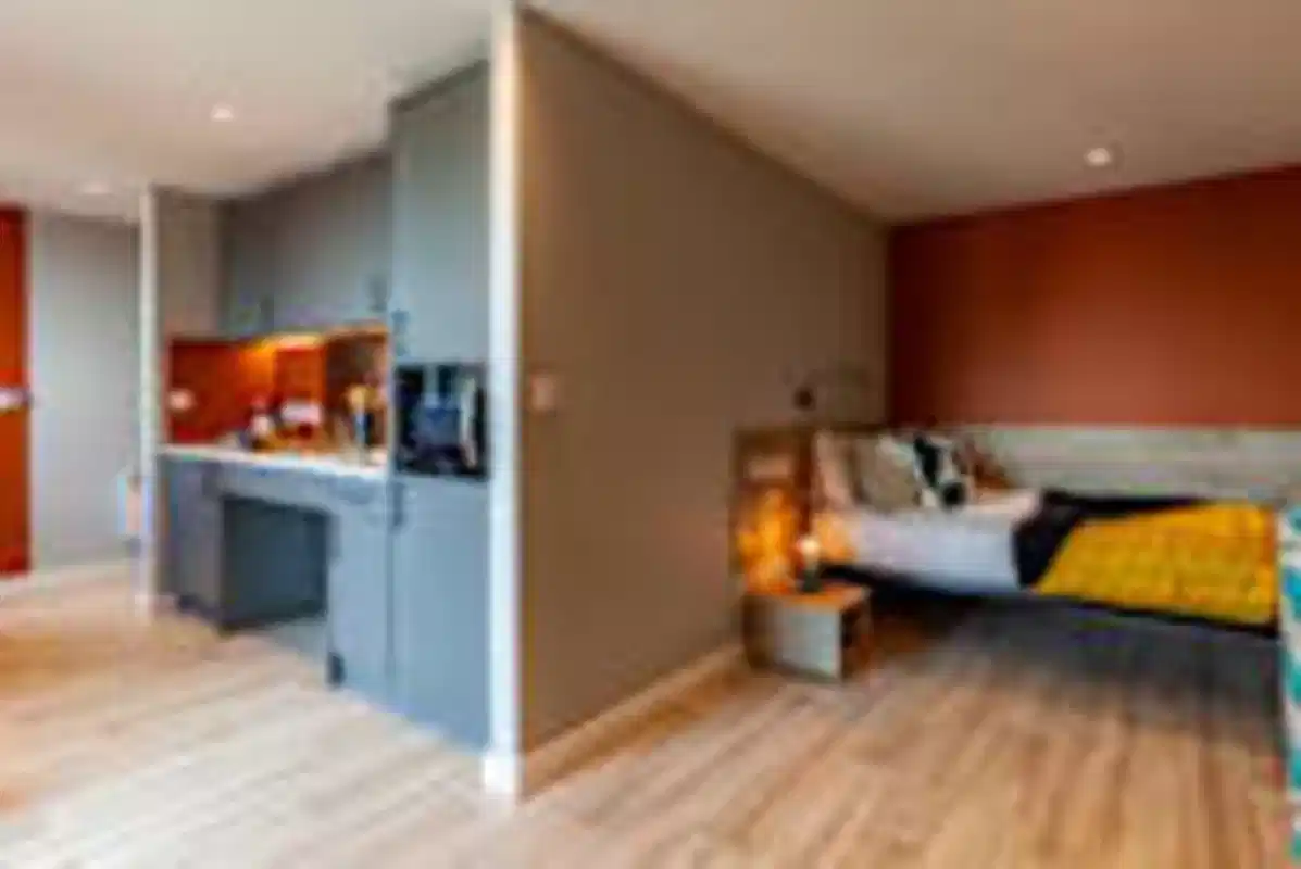 Common Area?w=400&h=260&fit=crop&q=40&auto=format&trim=auto
