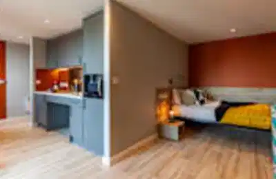 Common Area?w=400&h=260&fit=crop&q=40&auto=format&trim=auto