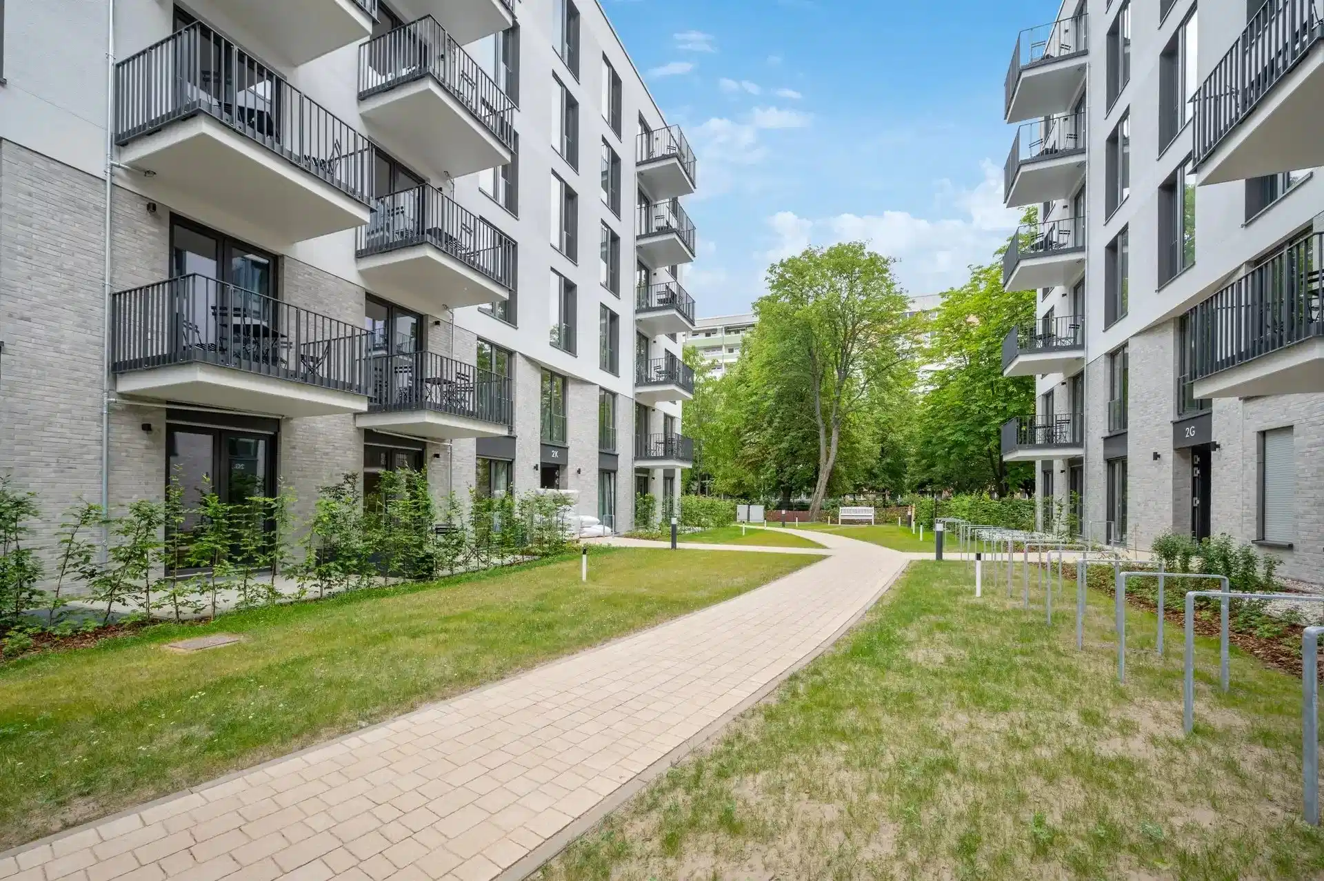 Common Area?w=400&h=260&fit=crop&q=40&auto=format&trim=auto