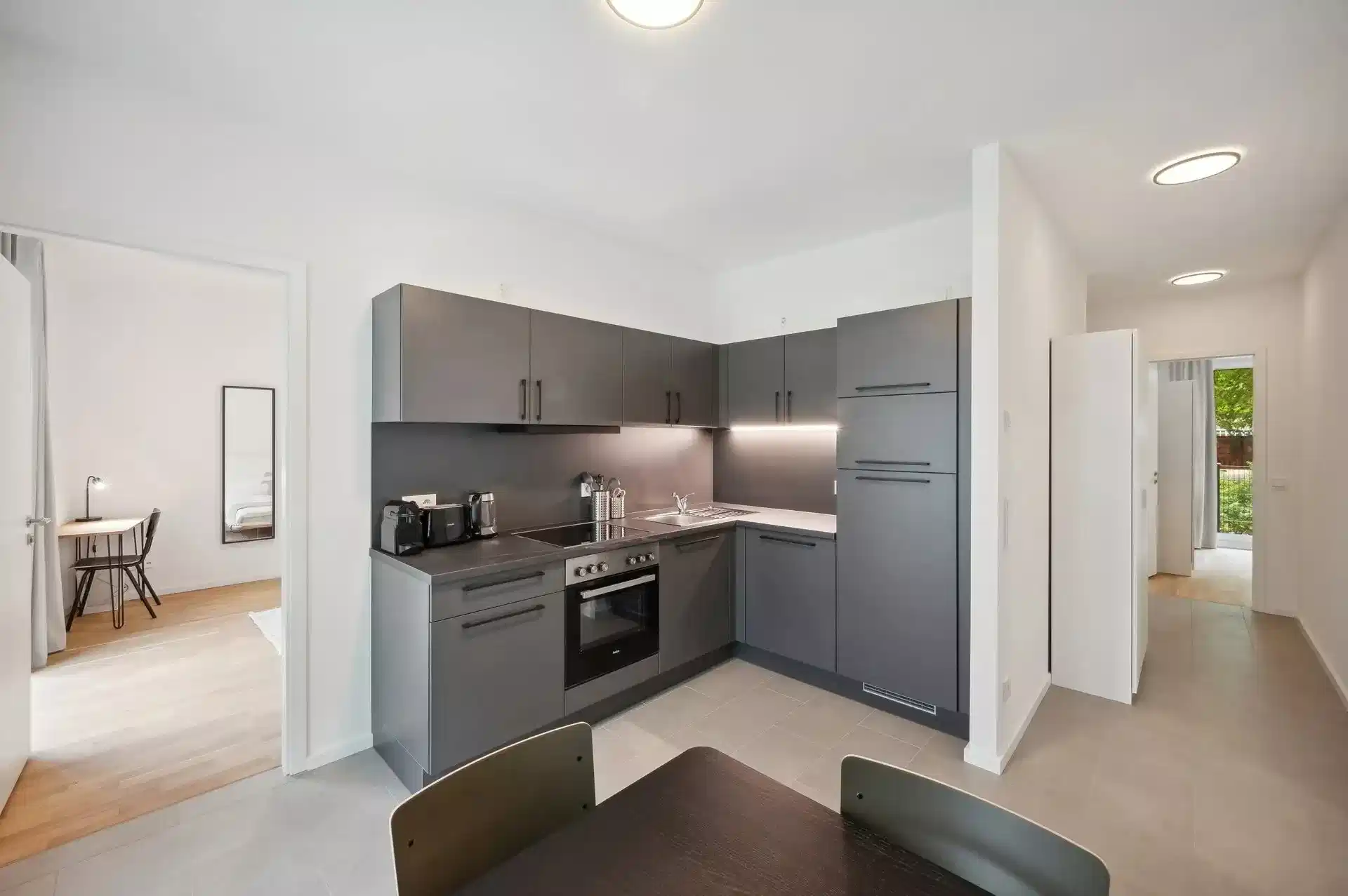 Common Area?w=400&h=260&fit=crop&q=40&auto=format&trim=auto