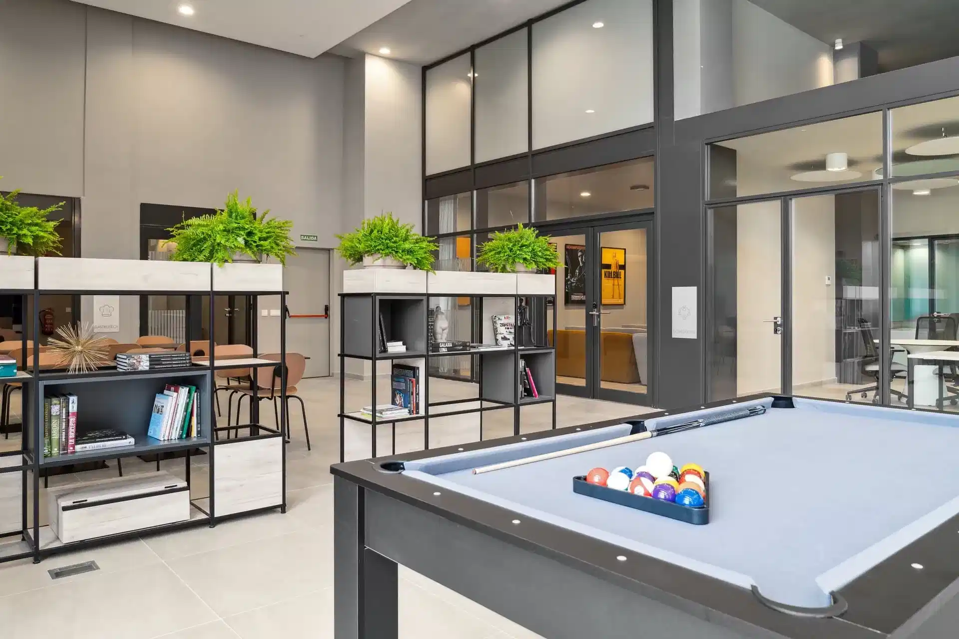 Exterior?w=400&h=260&fit=crop&q=40&auto=format&trim=auto