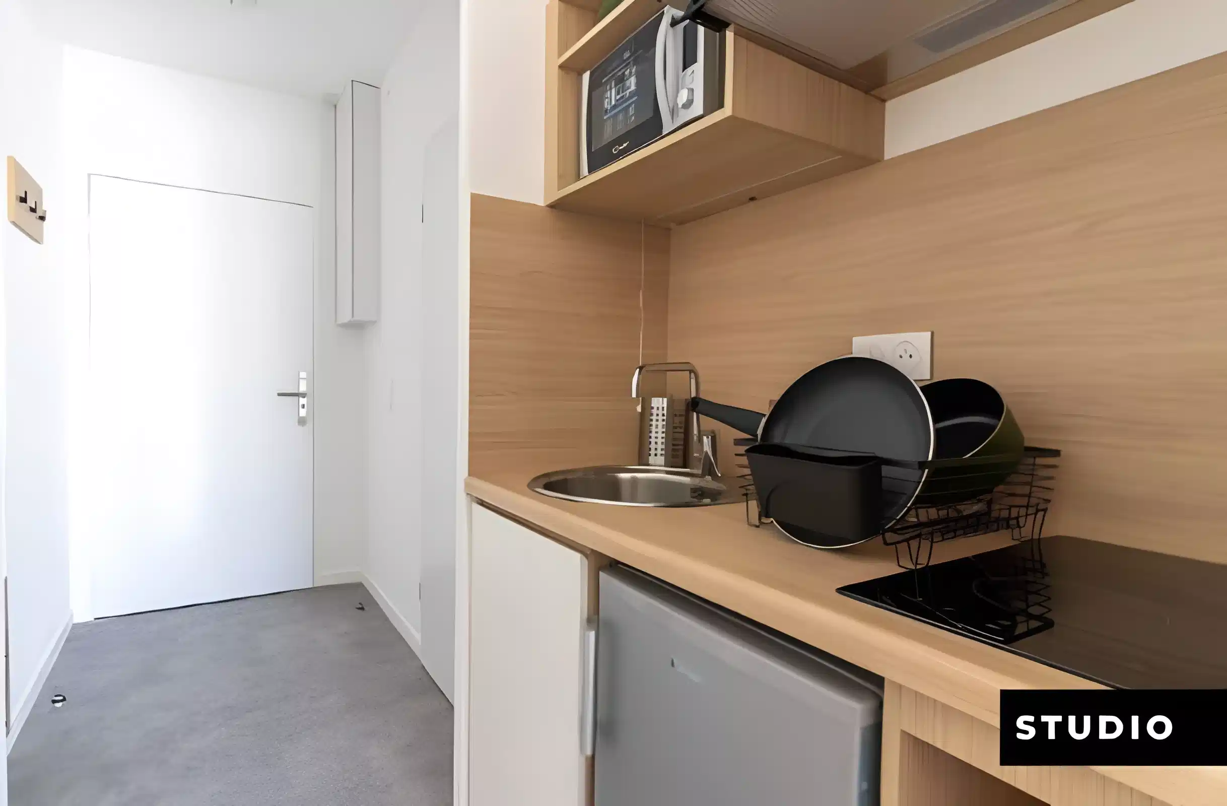 Kitchen?w=400&h=260&fit=crop&q=40&auto=format&trim=auto