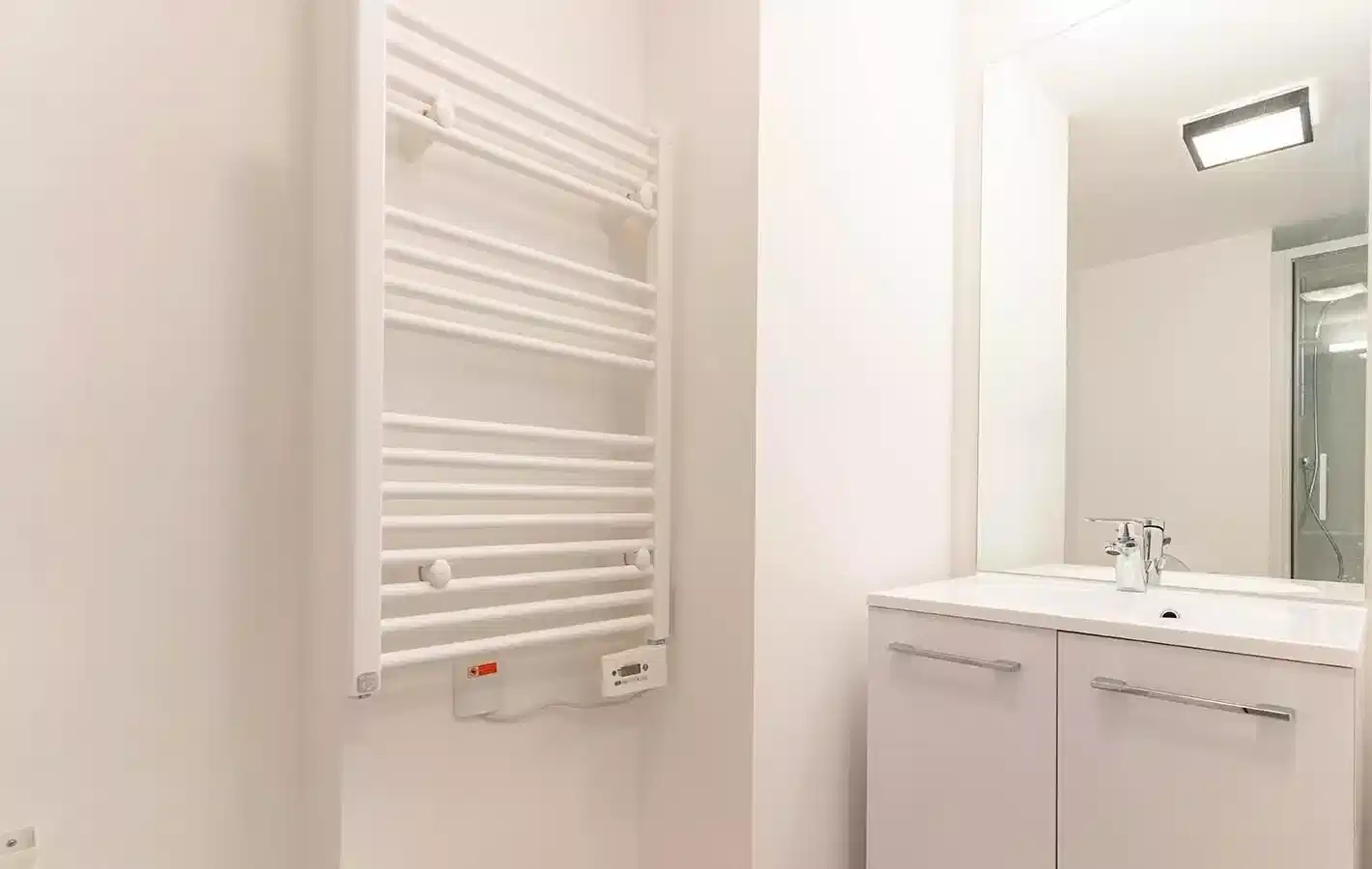 Kitchen?w=400&h=260&fit=crop&q=40&auto=format&trim=auto