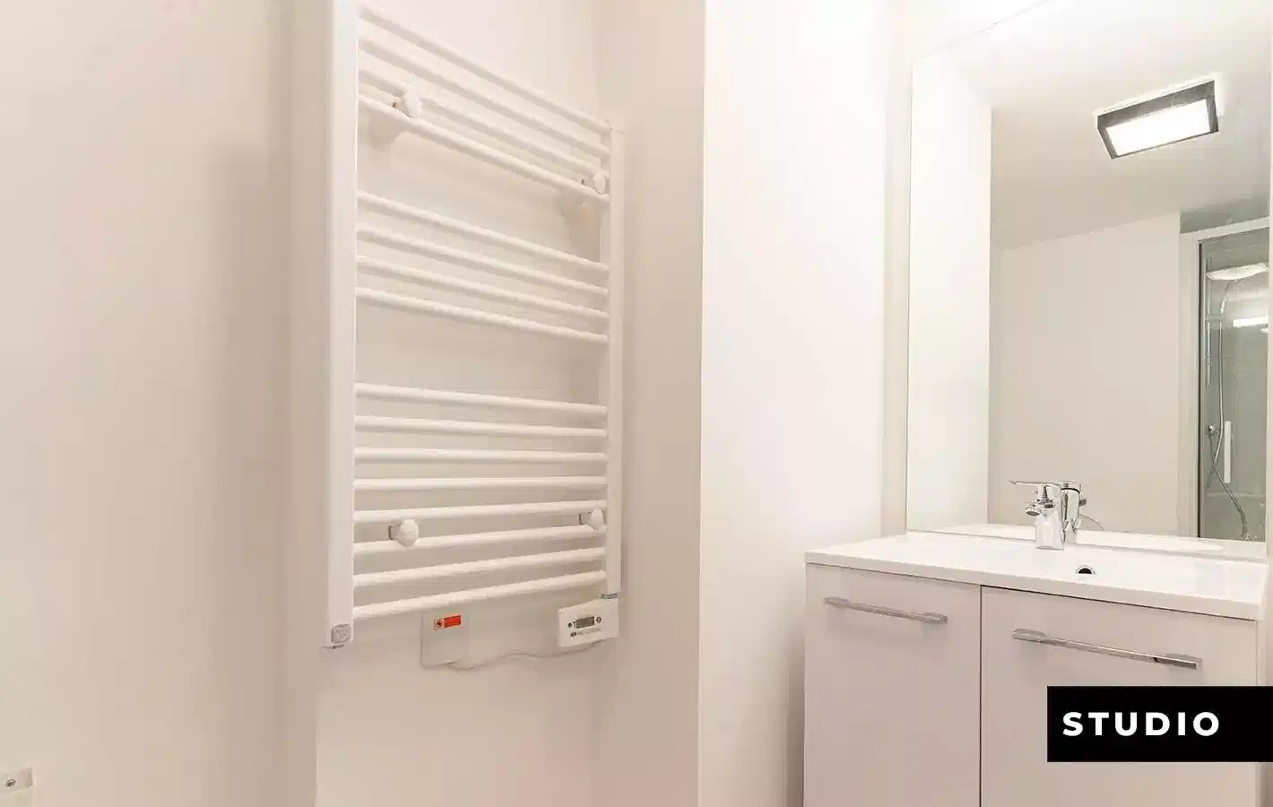 Kitchen?w=400&h=260&fit=crop&q=40&auto=format&trim=auto