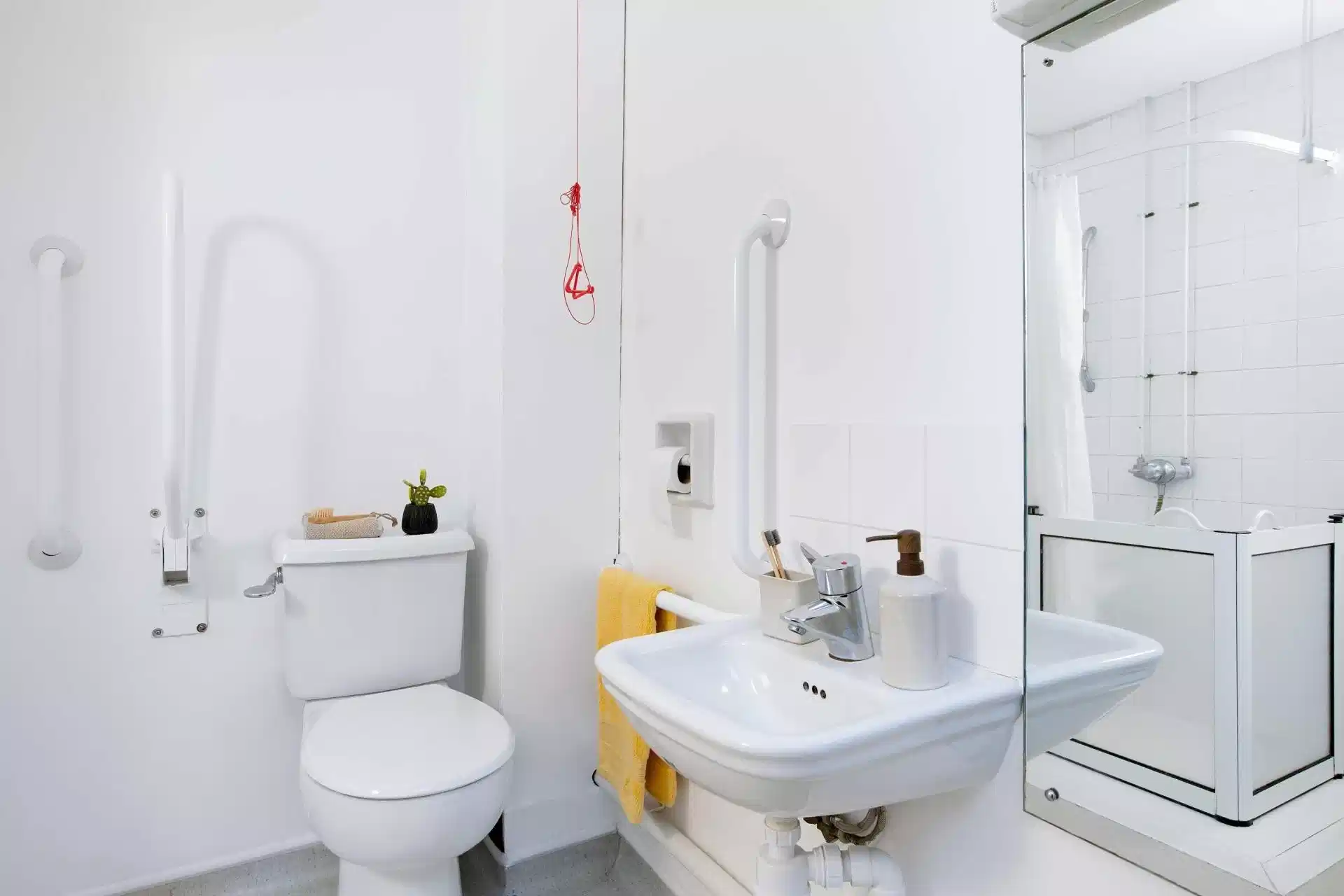 Exterior?w=400&h=260&fit=crop&q=40&auto=format&trim=auto