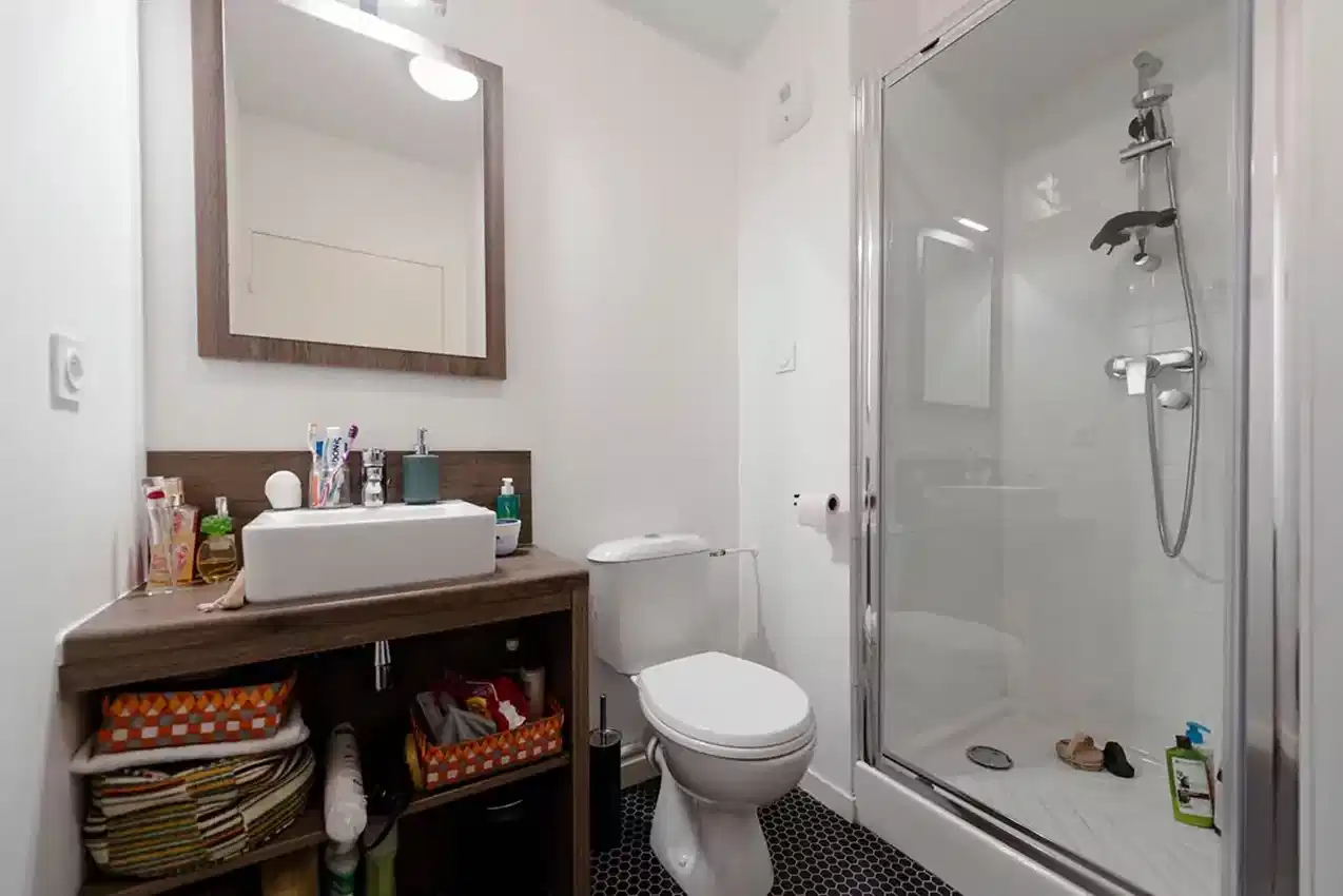 Amenities?w=400&h=260&fit=crop&q=40&auto=format&trim=auto