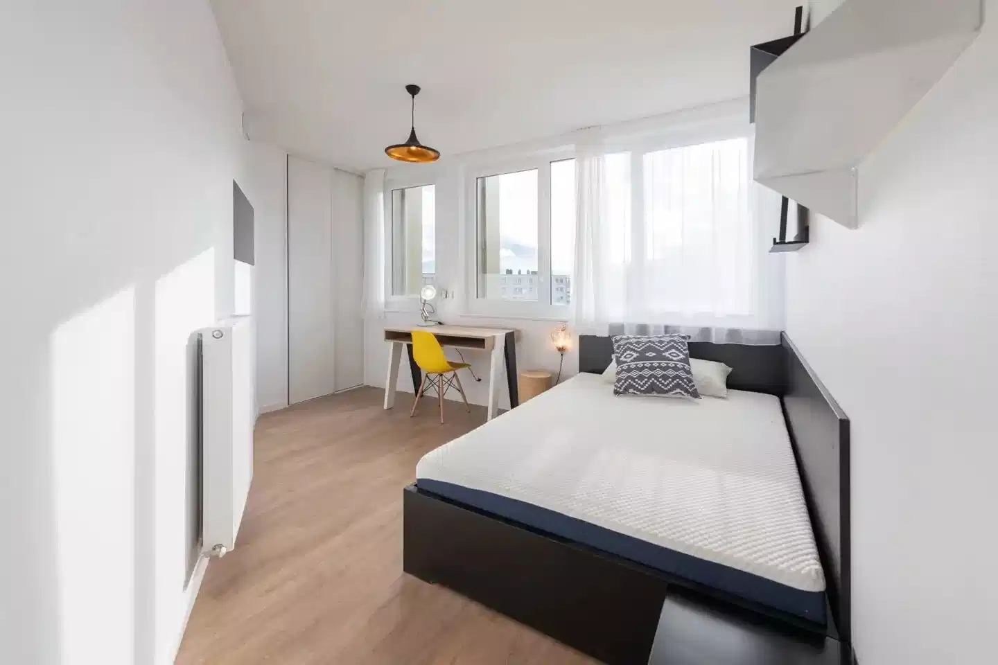 Amenities?w=400&h=260&fit=crop&q=40&auto=format&trim=auto