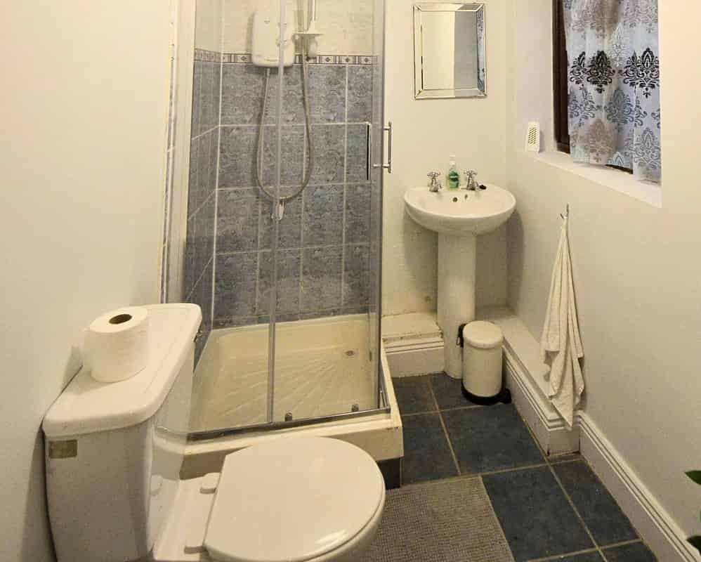 Common Area?w=400&h=260&fit=crop&q=40&auto=format&trim=auto