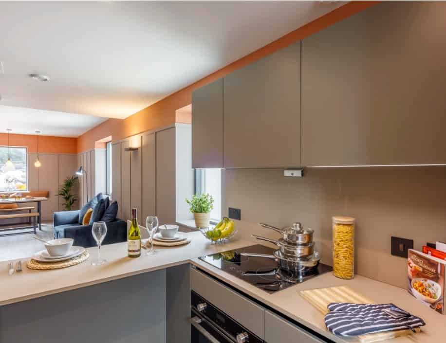 Common Area?w=400&h=260&fit=crop&q=40&auto=format&trim=auto