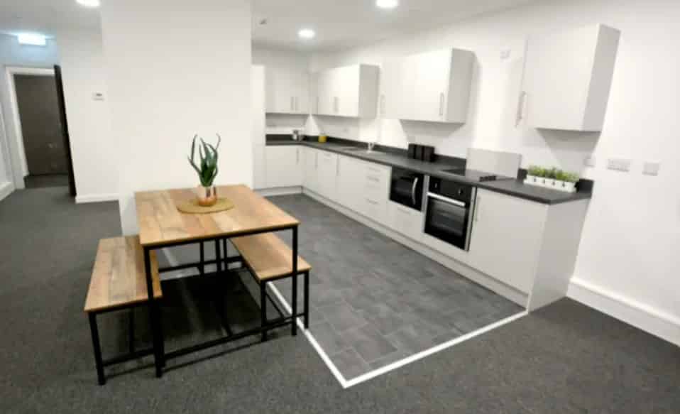 Kitchen?w=400&h=260&fit=crop&q=40&auto=format&trim=auto