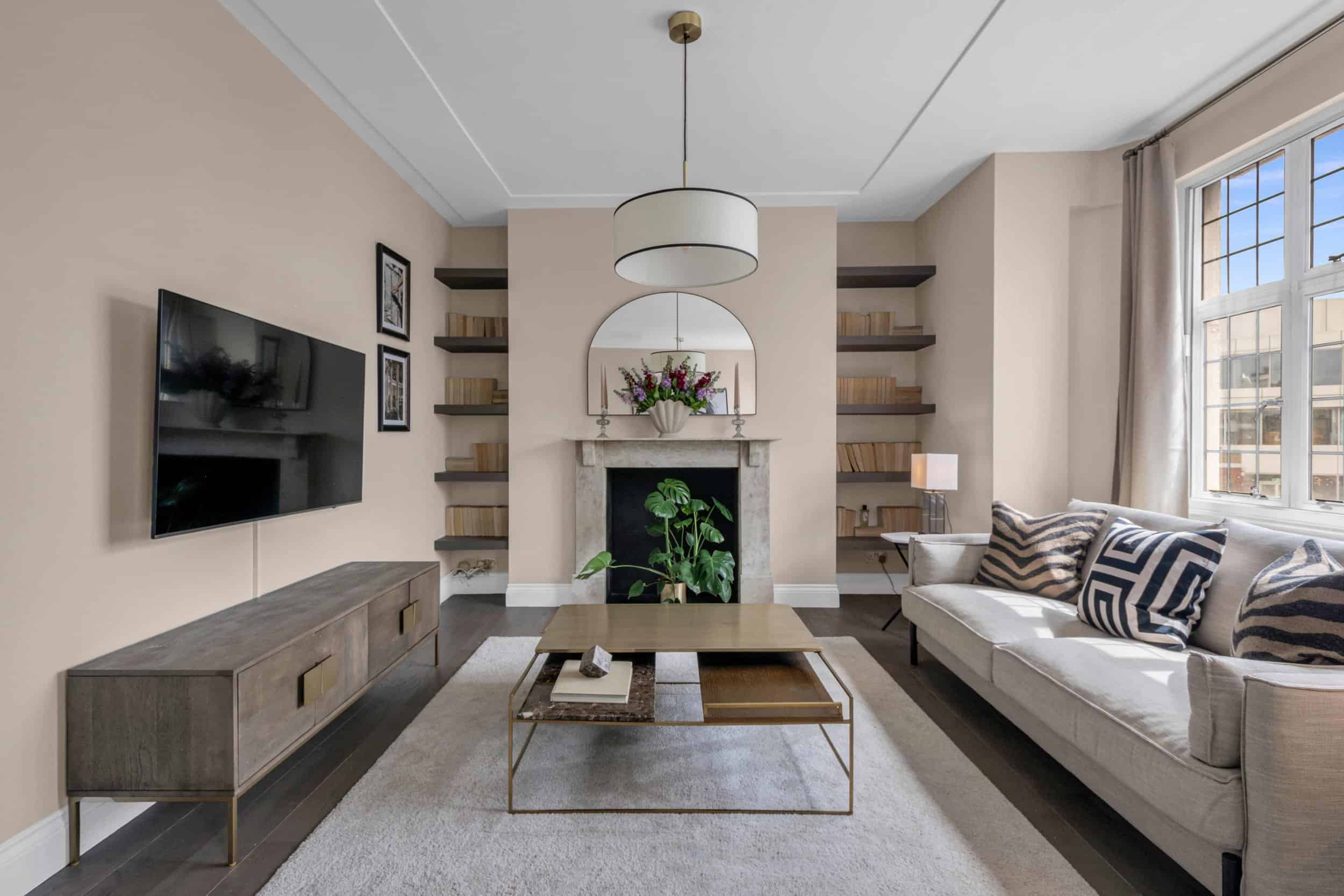 Common Area?w=400&h=260&fit=crop&q=40&auto=format&trim=auto