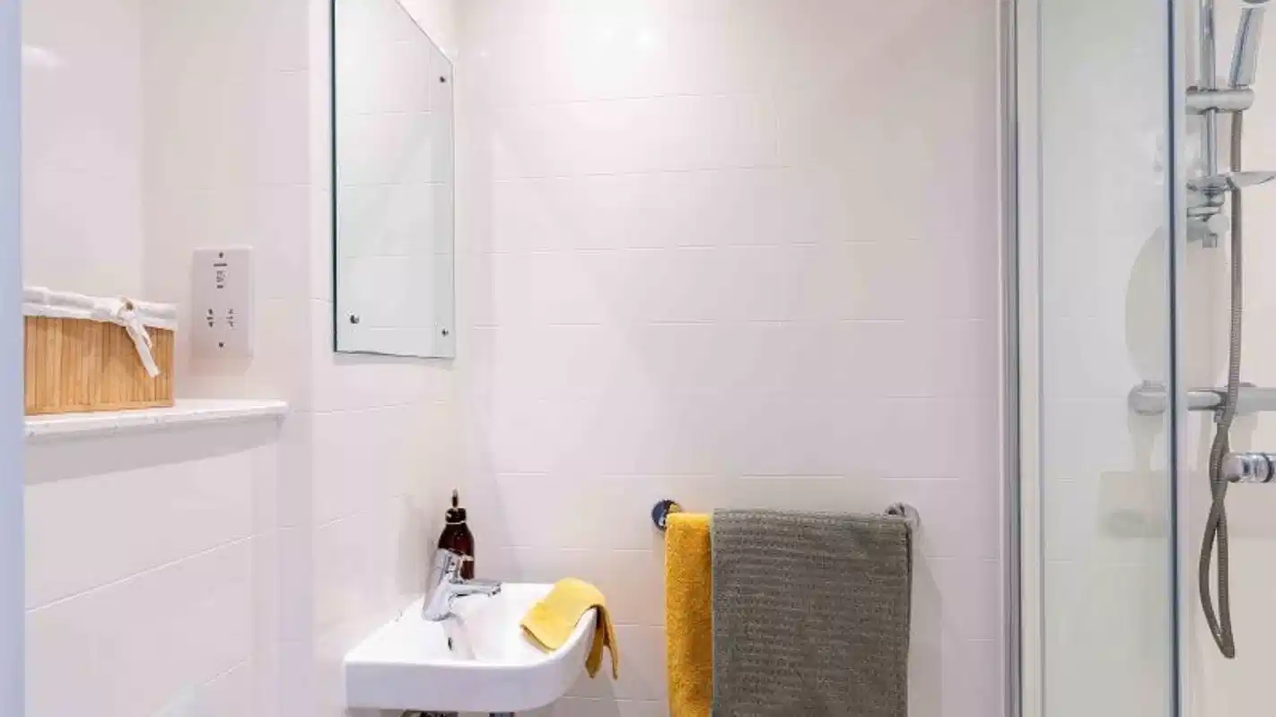 Amenities?w=400&h=260&fit=crop&q=40&auto=format&trim=auto