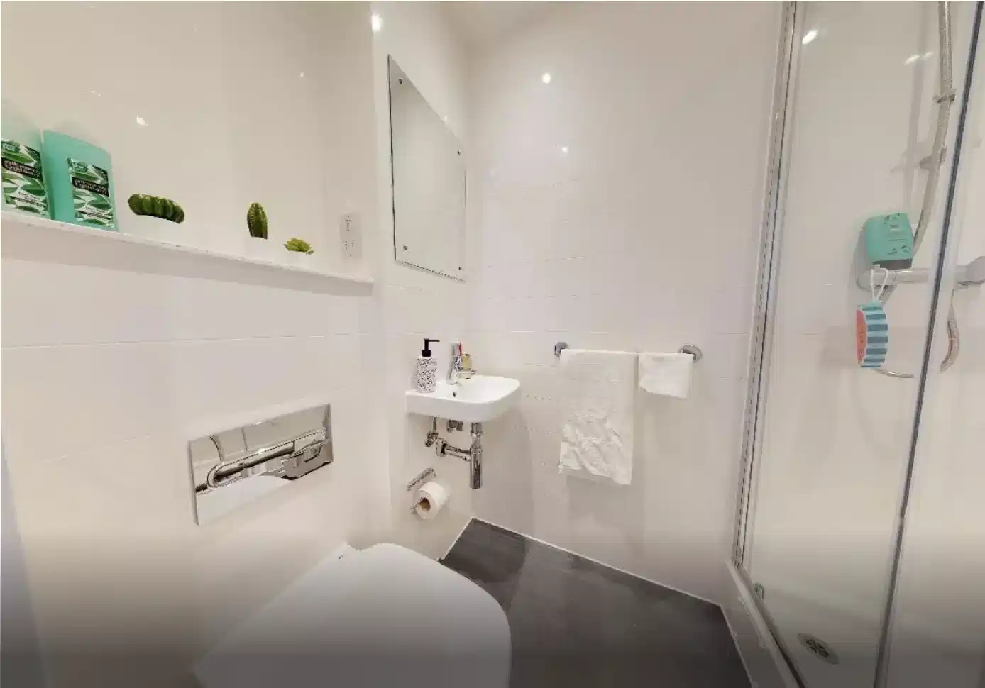 Amenities?w=400&h=260&fit=crop&q=40&auto=format&trim=auto