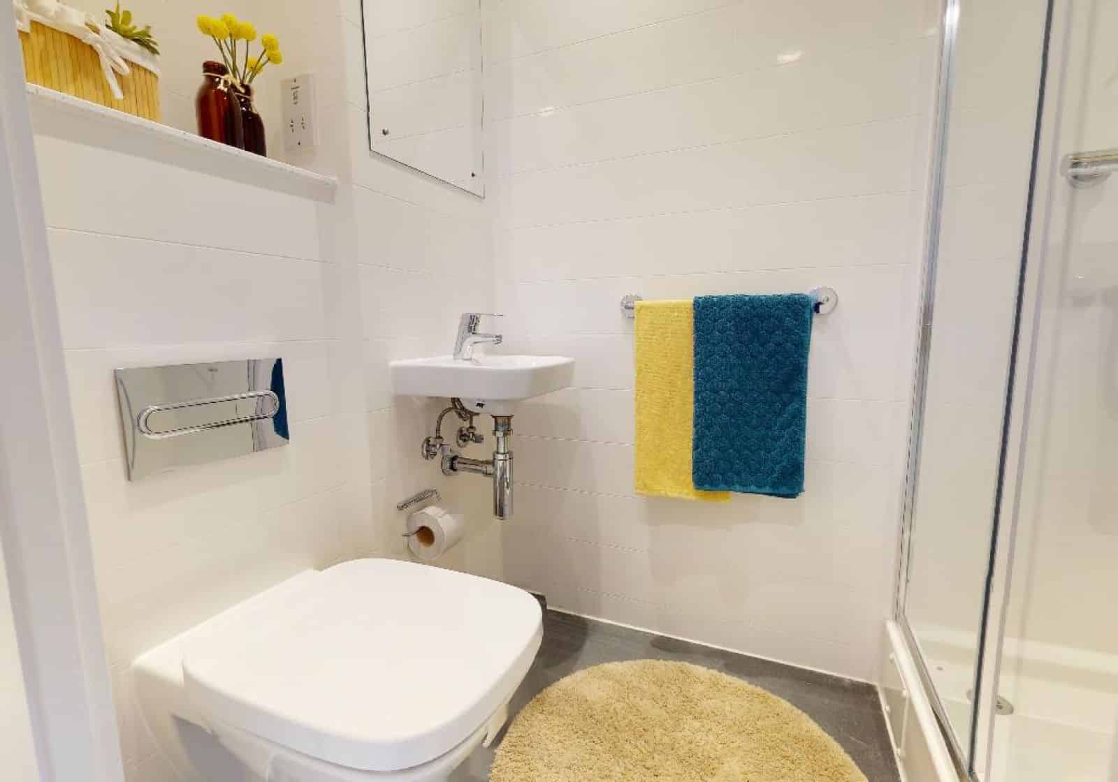 Common Area?w=400&h=260&fit=crop&q=40&auto=format&trim=auto