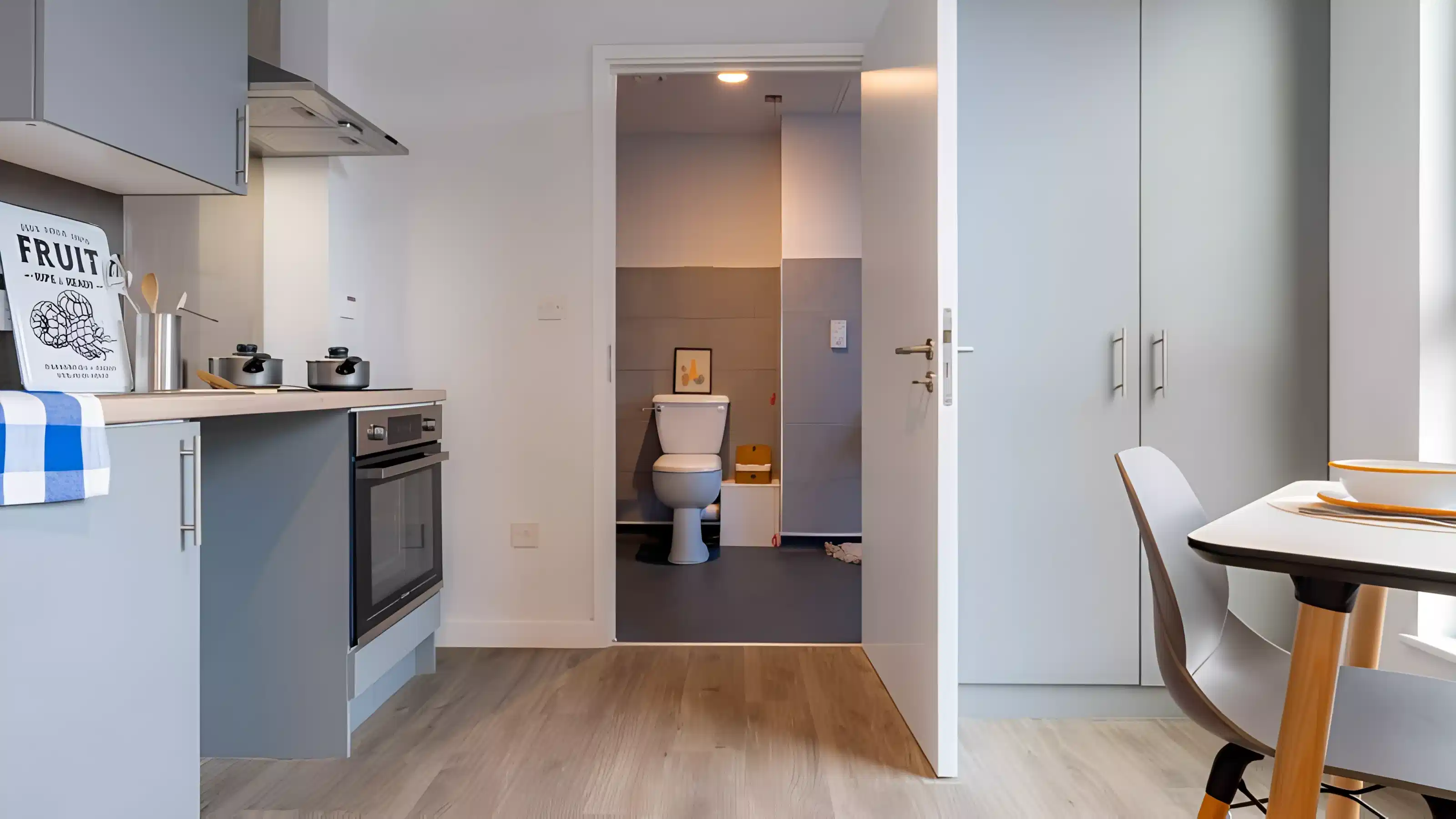 Common Area?w=400&h=260&fit=crop&q=40&auto=format&trim=auto