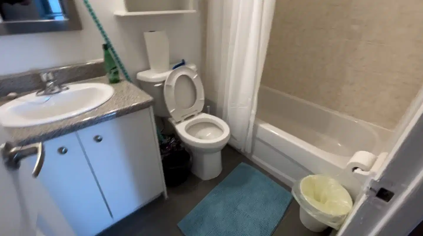 Amenities?w=400&h=260&fit=crop&q=40&auto=format&trim=auto