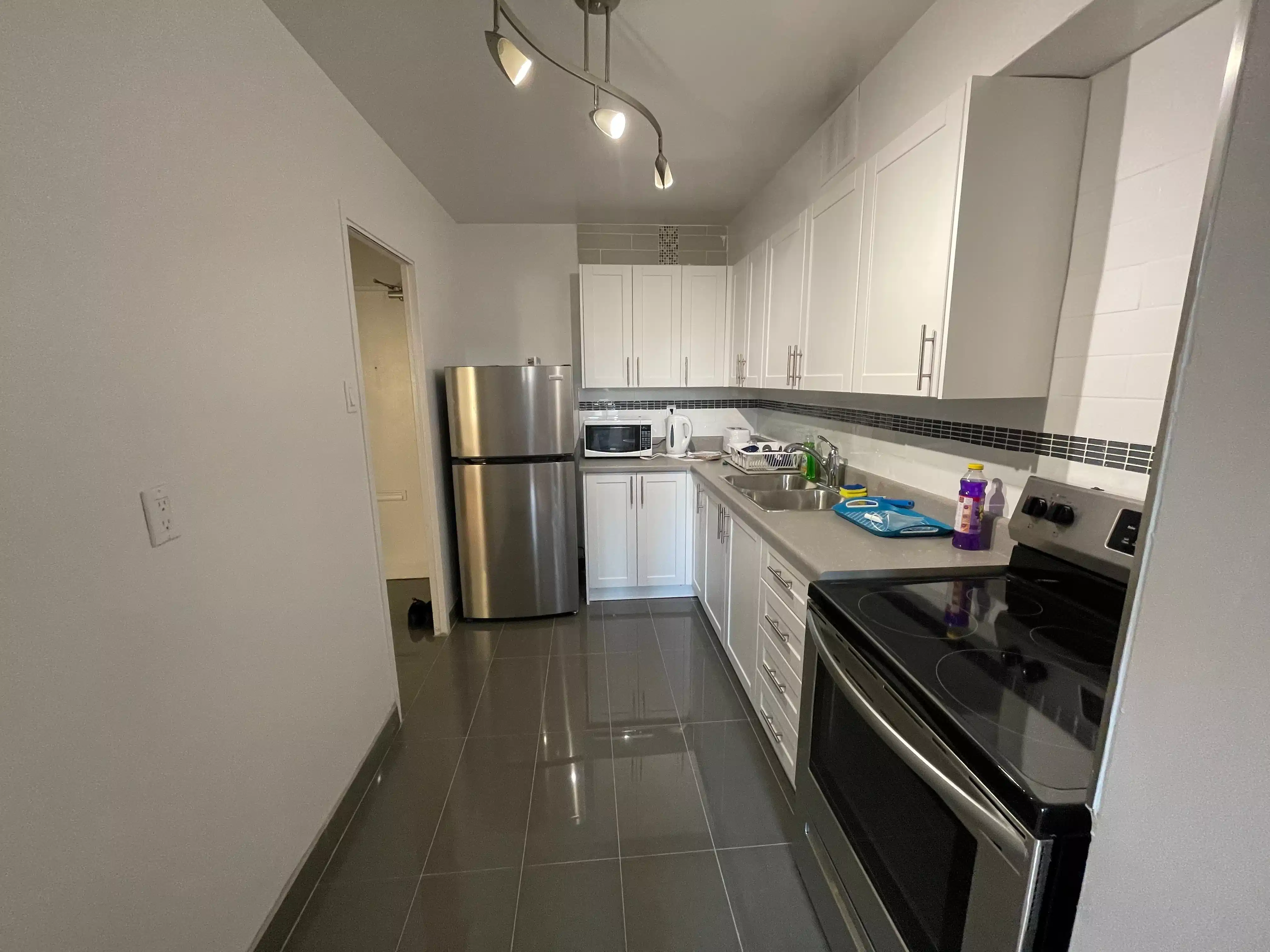 Amenities?w=400&h=260&fit=crop&q=40&auto=format&trim=auto