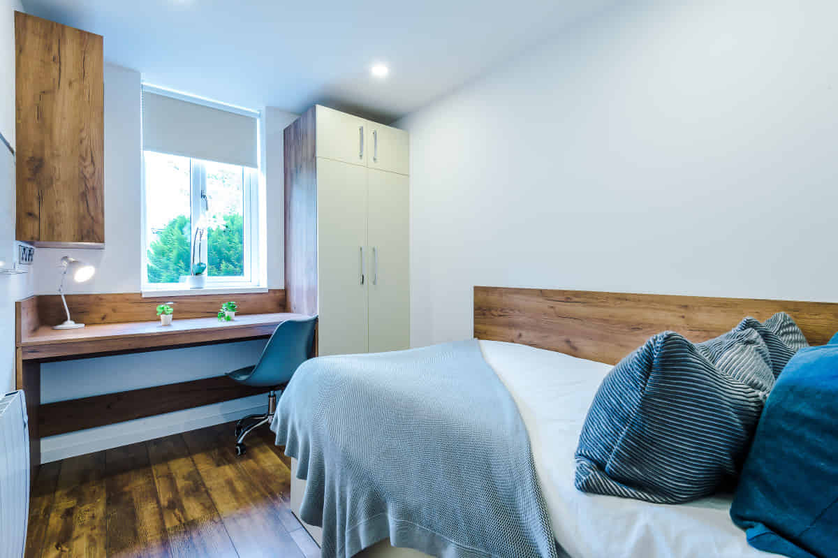 Common Area?w=400&h=260&fit=crop&q=40&auto=format&trim=auto