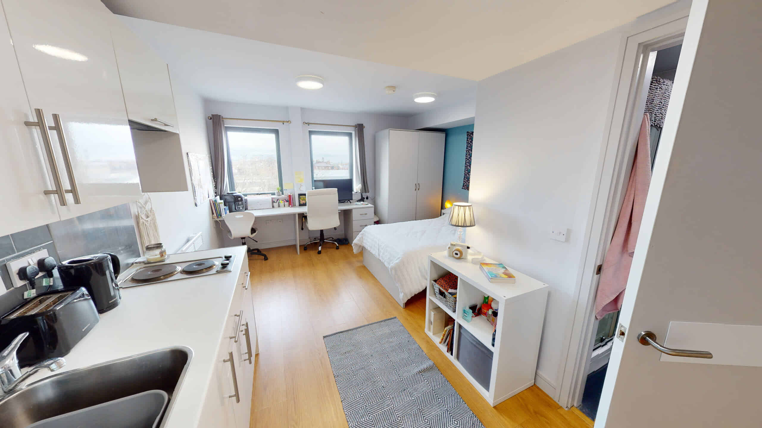 Amenities?w=400&h=260&fit=crop&q=40&auto=format&trim=auto