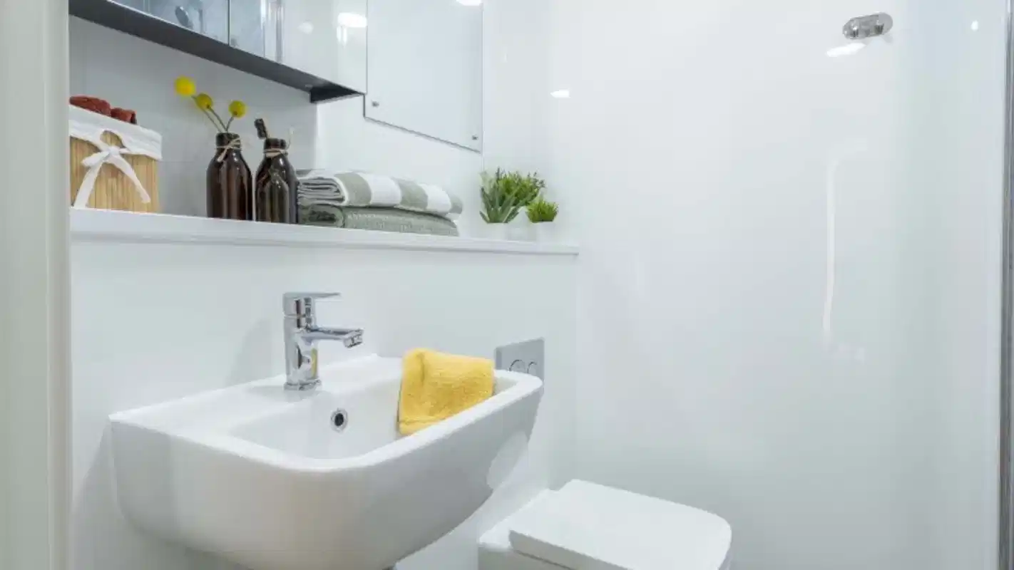 Exterior?w=400&h=260&fit=crop&q=40&auto=format&trim=auto