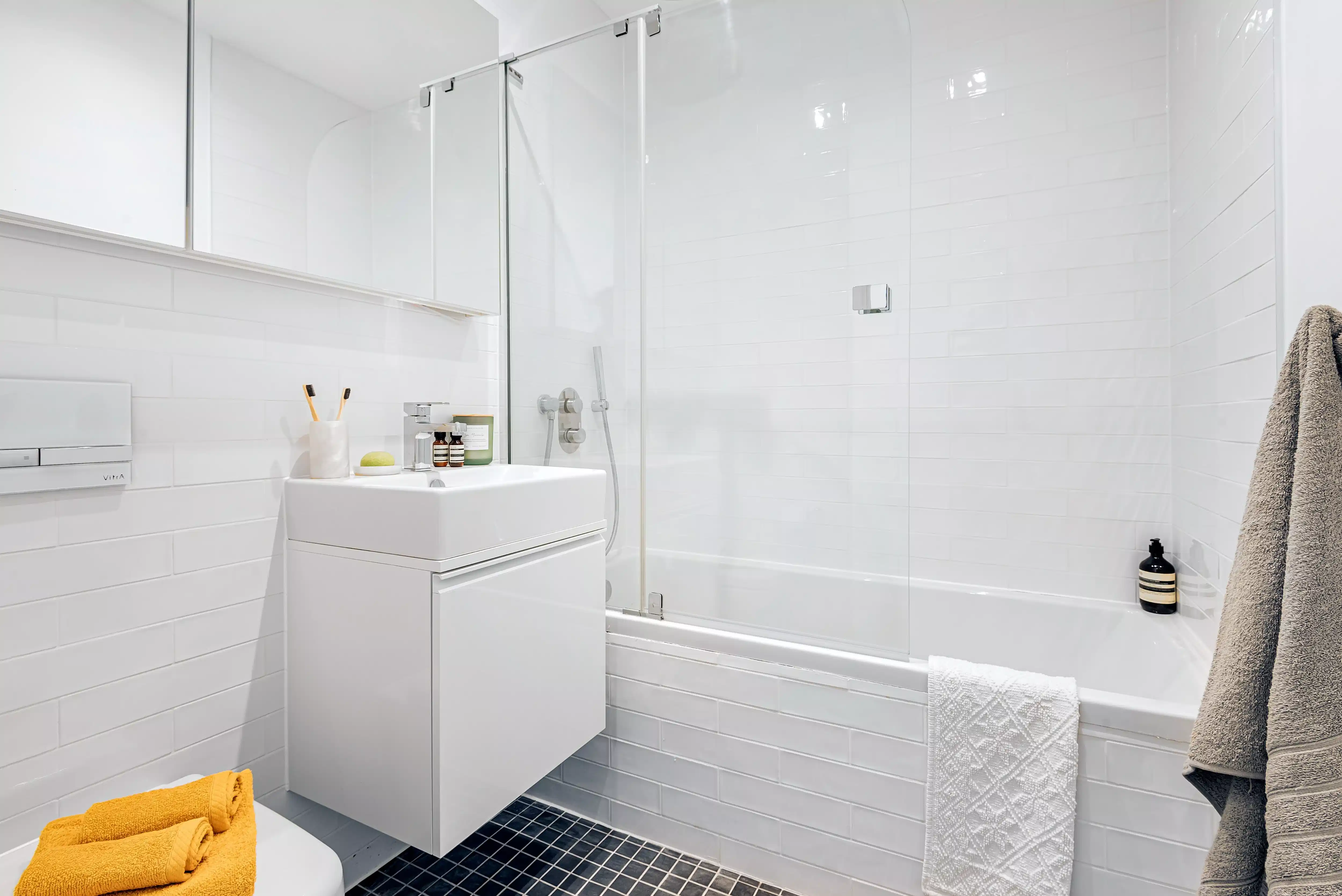 Kitchen?w=400&h=260&fit=crop&q=40&auto=format&trim=auto