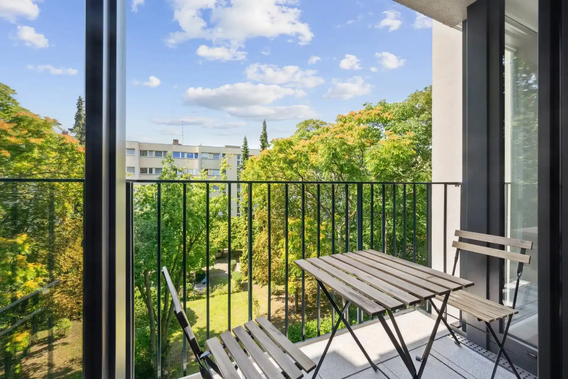 Amenities?w=400&h=260&fit=crop&q=40&auto=format&trim=auto