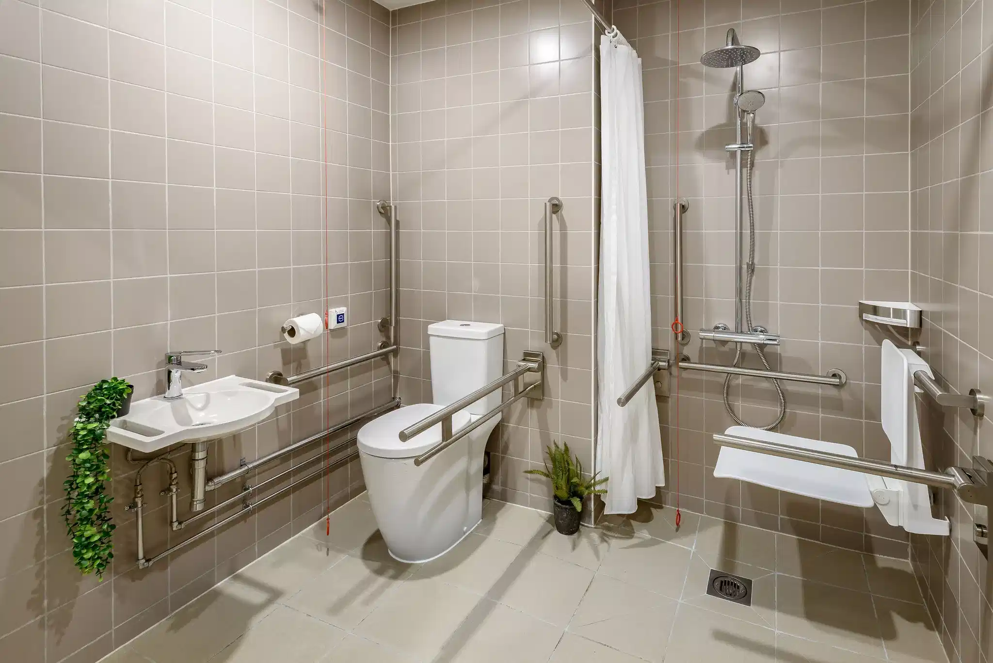 Common Area?w=400&h=260&fit=crop&q=40&auto=format&trim=auto