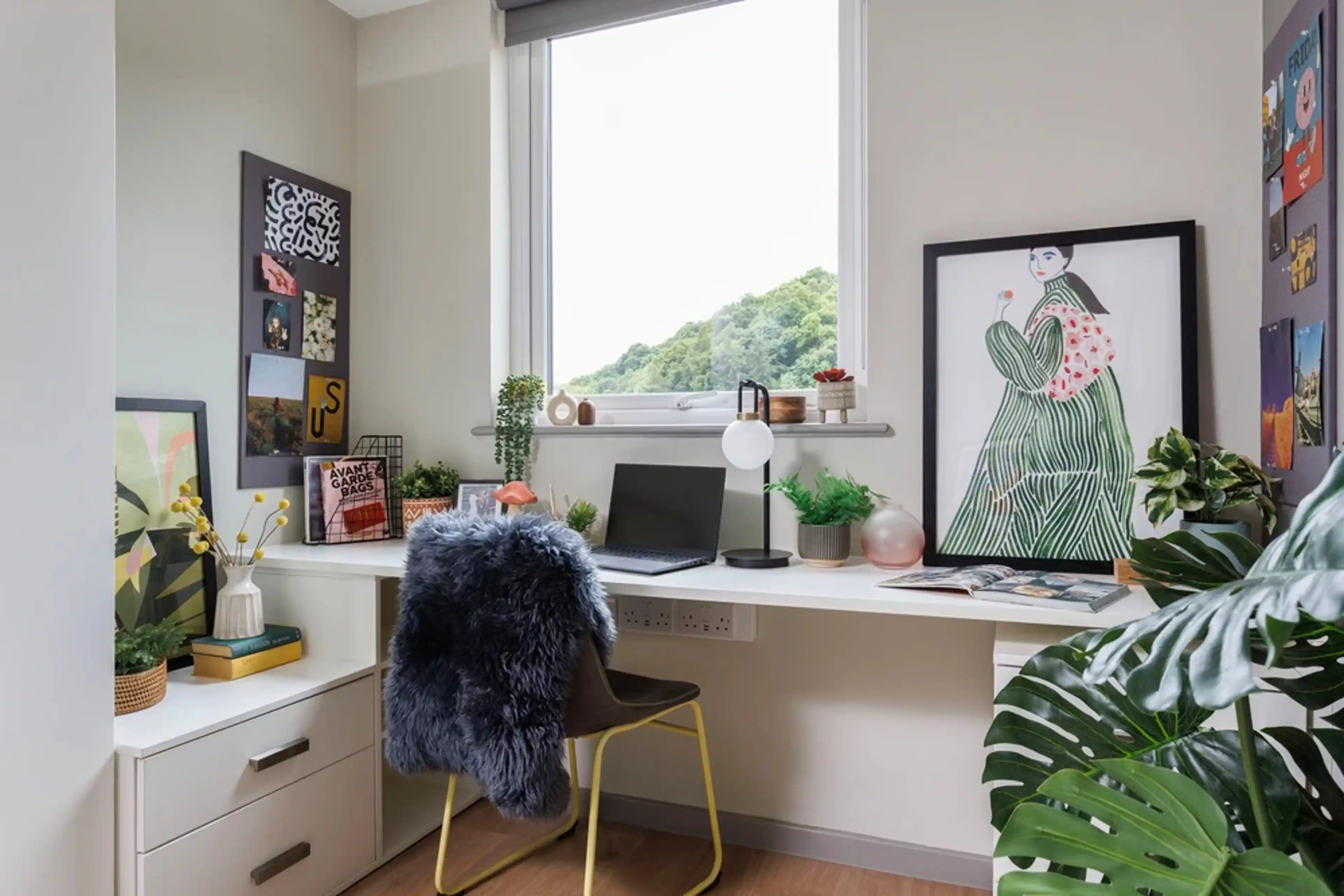 Common Area?w=400&h=260&fit=crop&q=40&auto=format&trim=auto