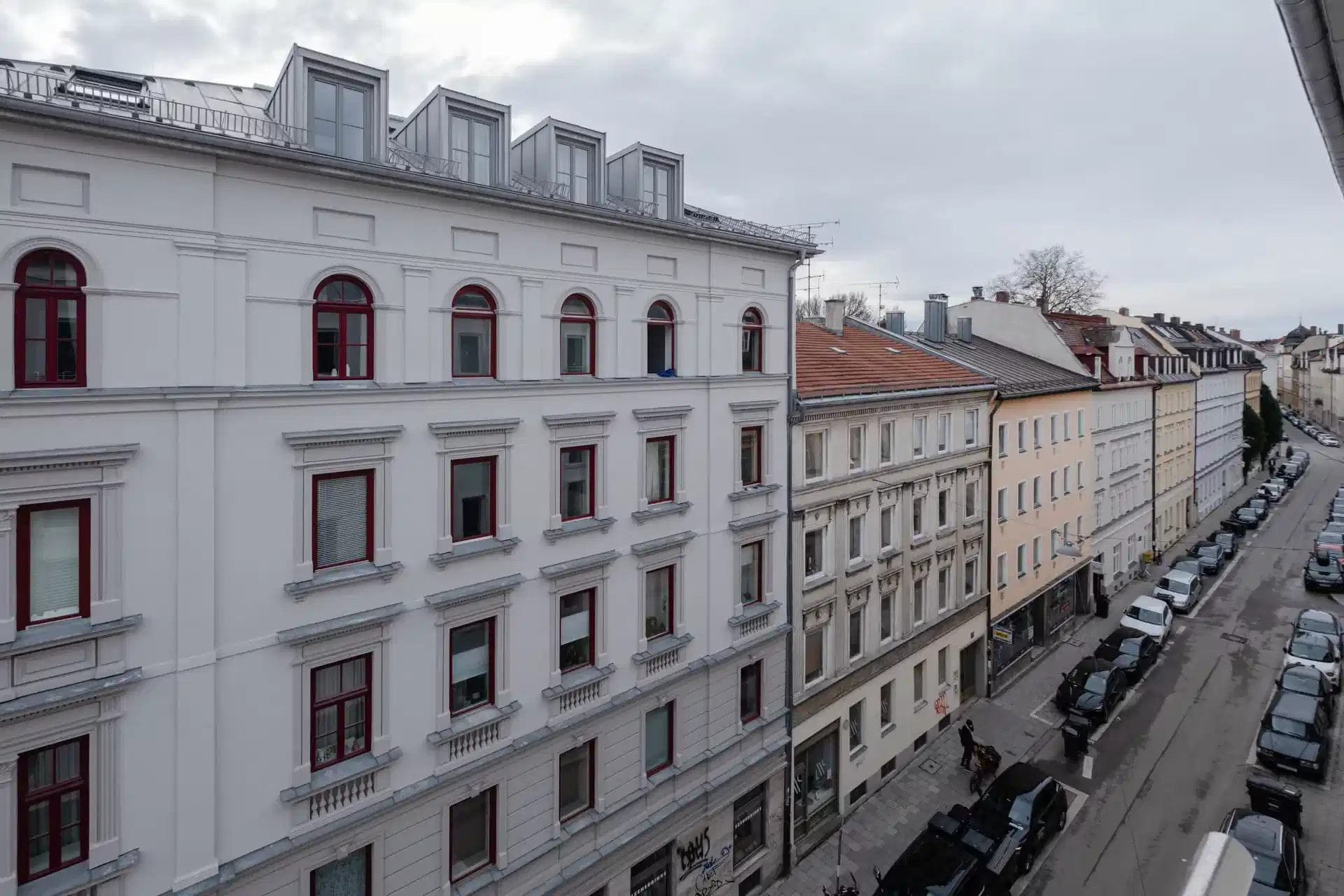 Exterior?w=400&h=260&fit=crop&q=40&auto=format&trim=auto