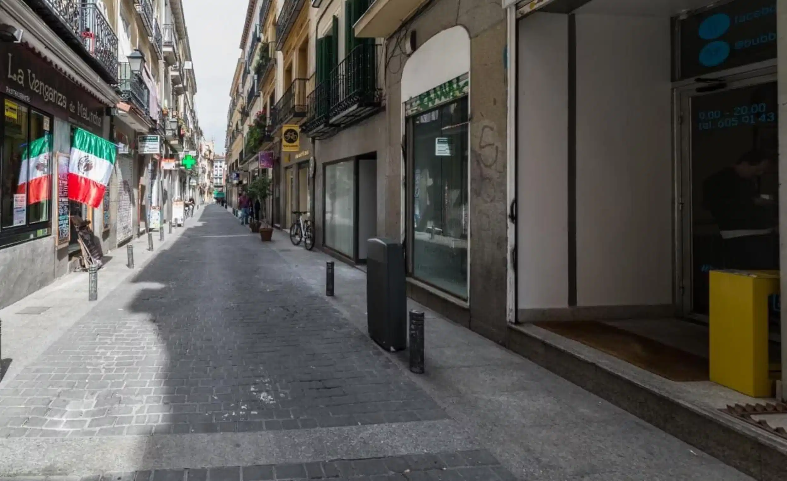 Exterior?w=400&h=260&fit=crop&q=40&auto=format&trim=auto