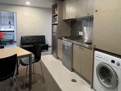 Common Area?w=400&h=260&fit=crop&q=40&auto=format&trim=auto