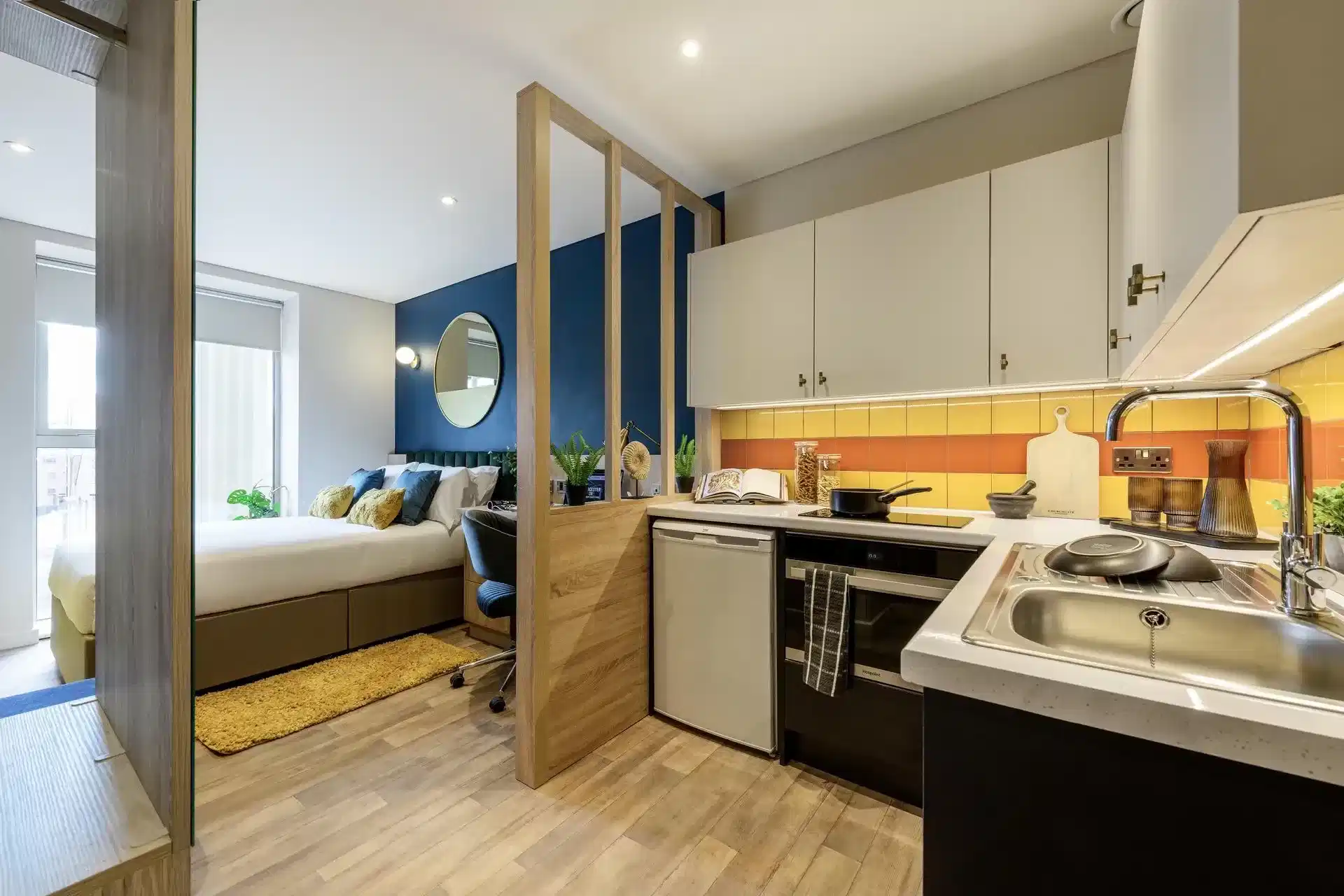 Common Area?w=400&h=260&fit=crop&q=40&auto=format&trim=auto