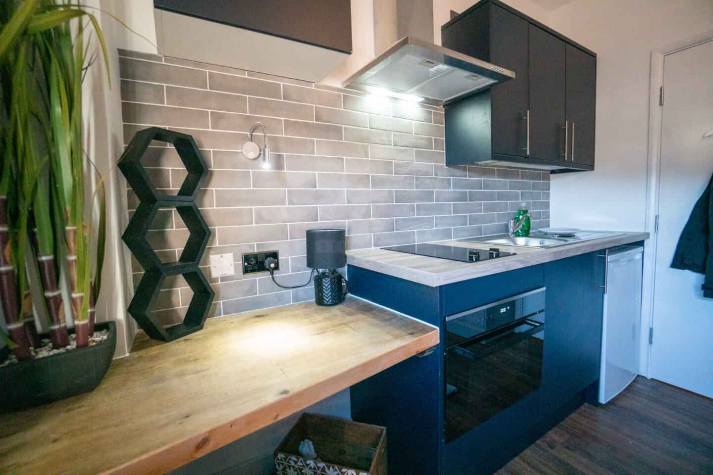 Amenities?w=400&h=260&fit=crop&q=40&auto=format&trim=auto