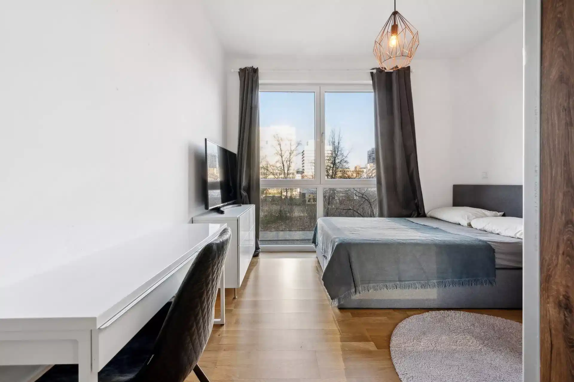 Exterior?w=400&h=260&fit=crop&q=40&auto=format&trim=auto