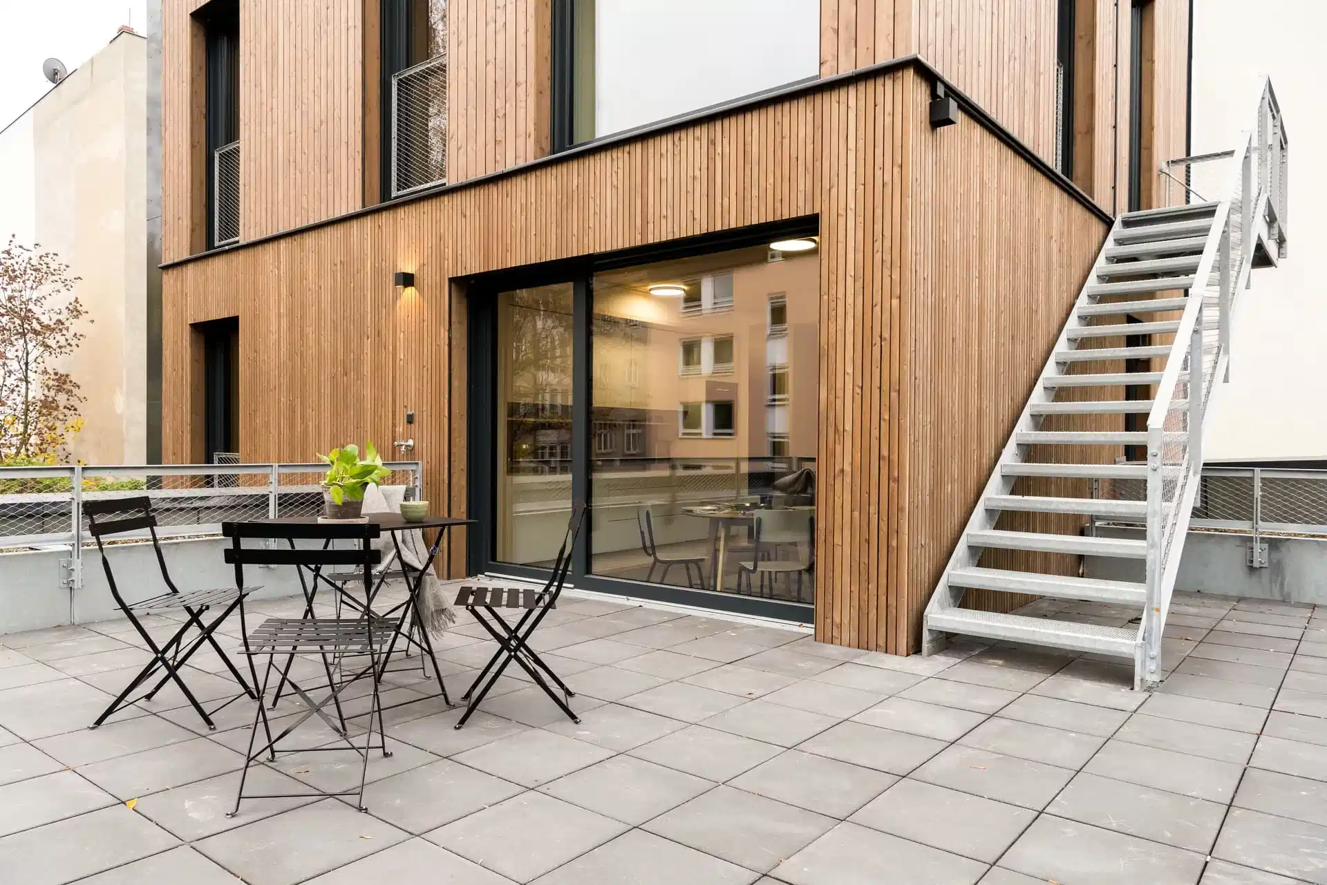 Exterior?w=400&h=260&fit=crop&q=40&auto=format&trim=auto