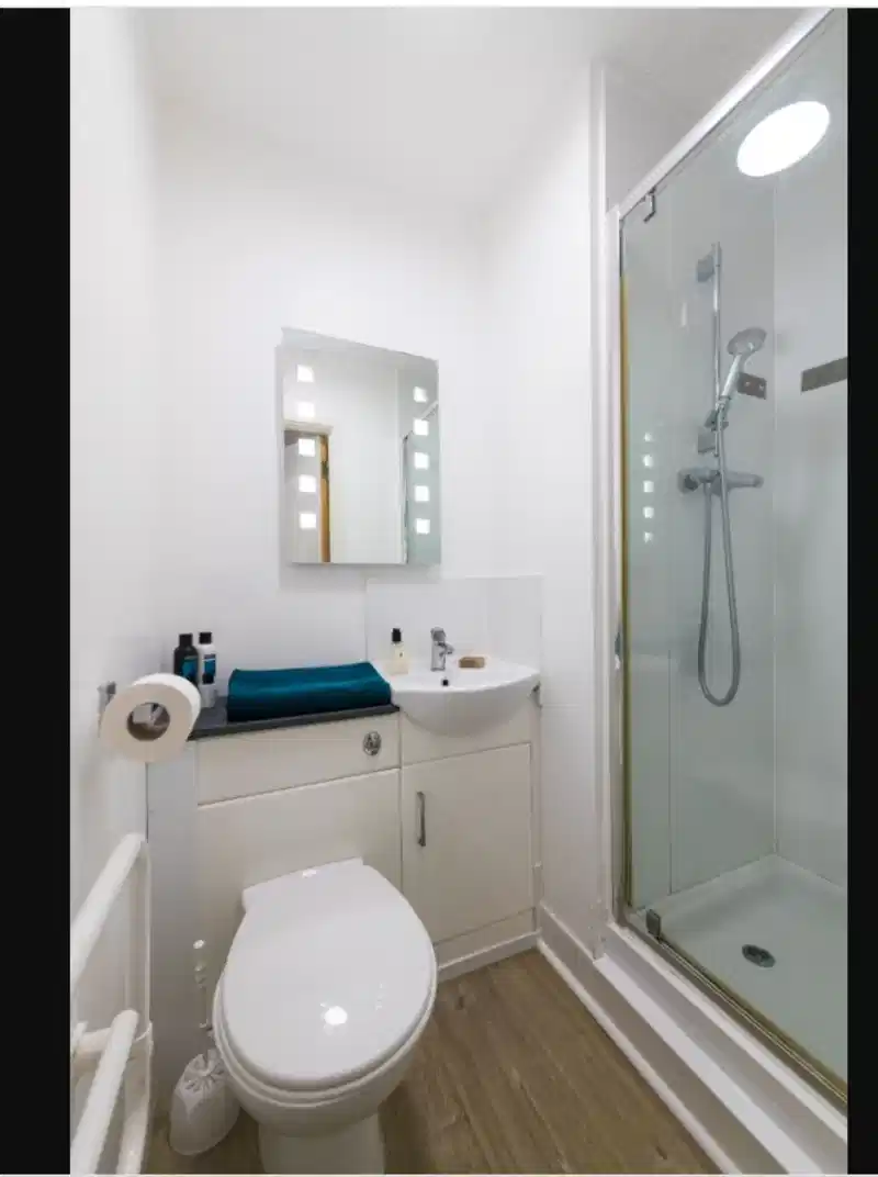 Amenities?w=400&h=260&fit=crop&q=40&auto=format&trim=auto