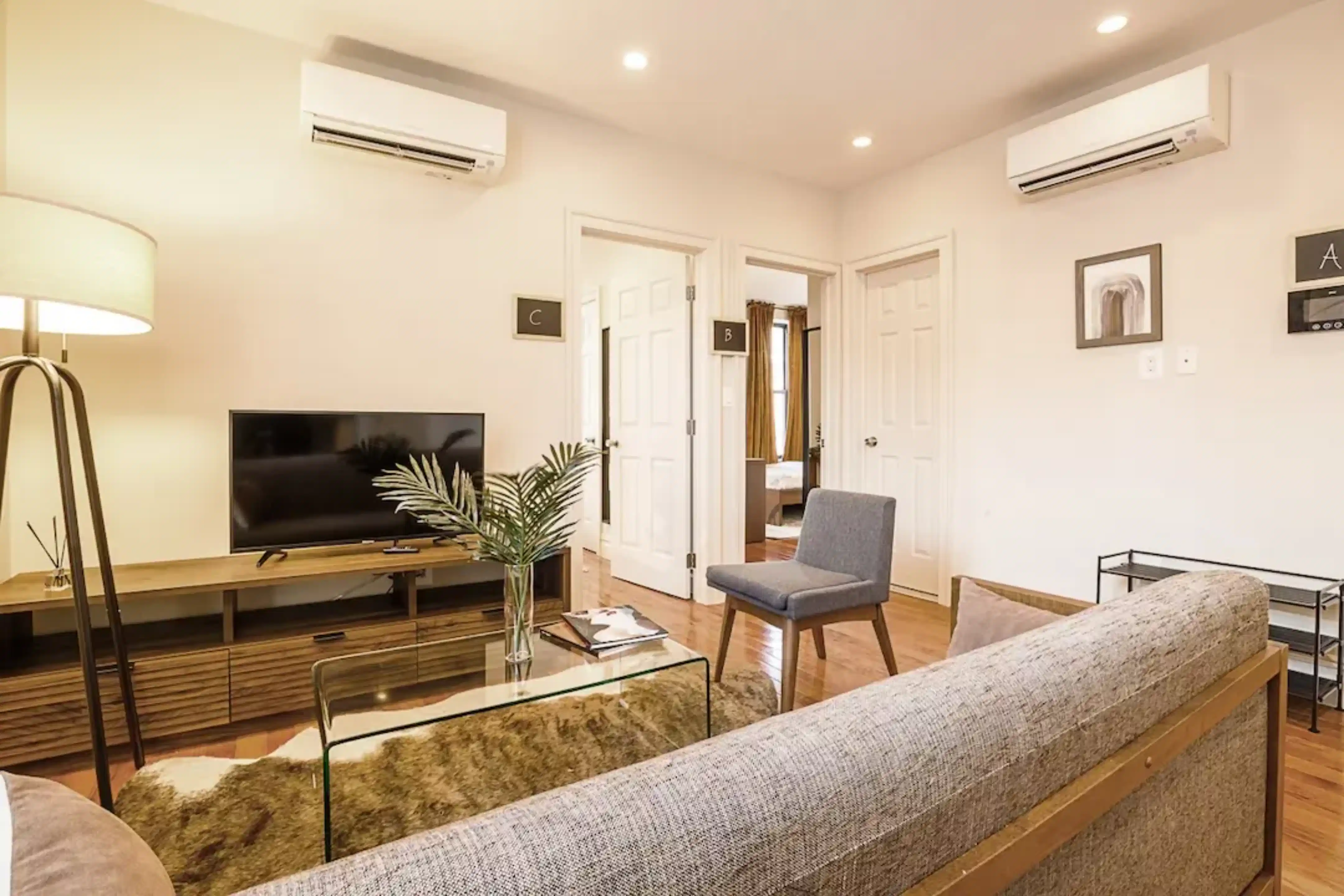 Amenities?w=400&h=260&fit=crop&q=40&auto=format&trim=auto