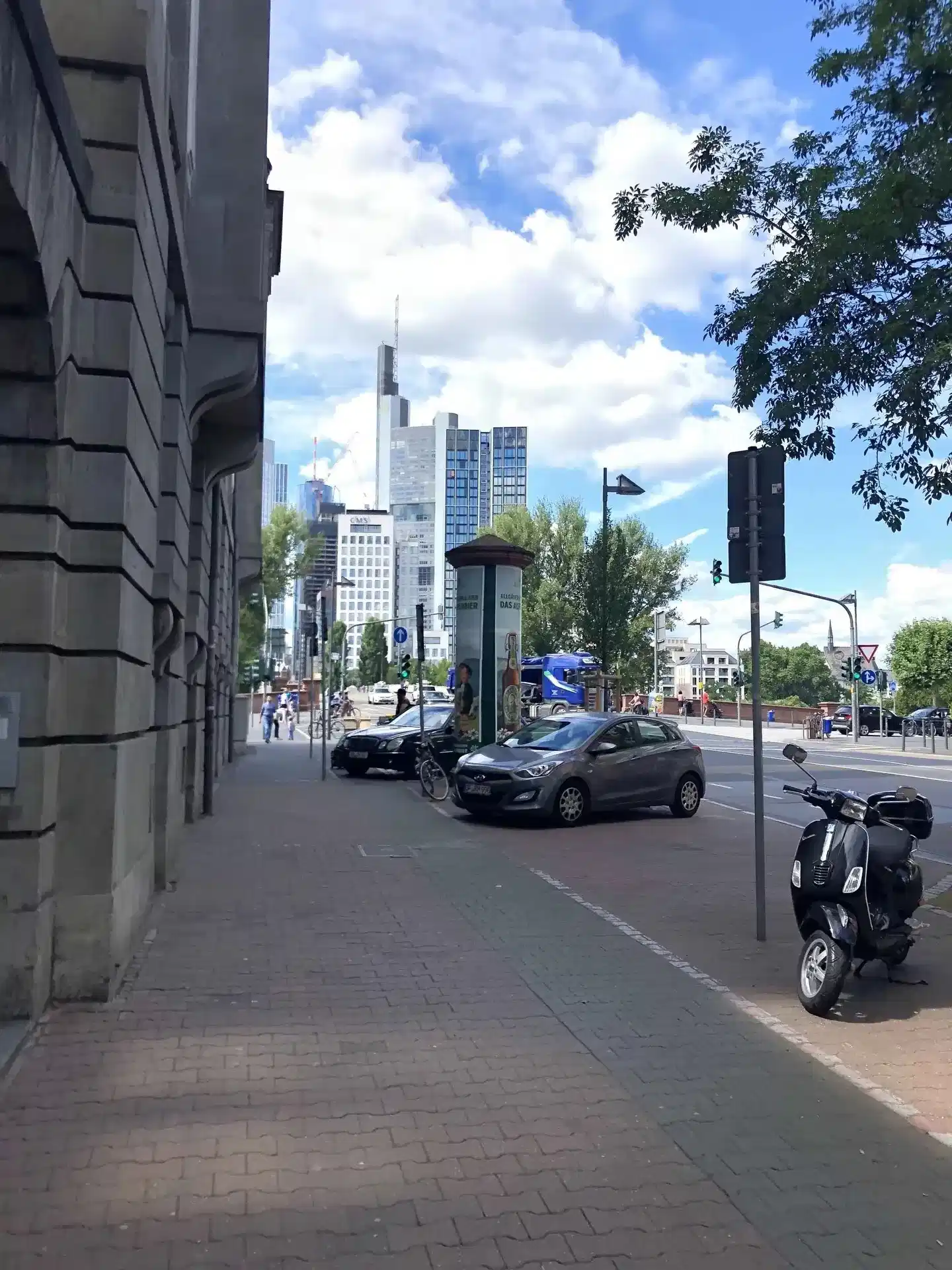 Amenities?w=400&h=260&fit=crop&q=40&auto=format&trim=auto