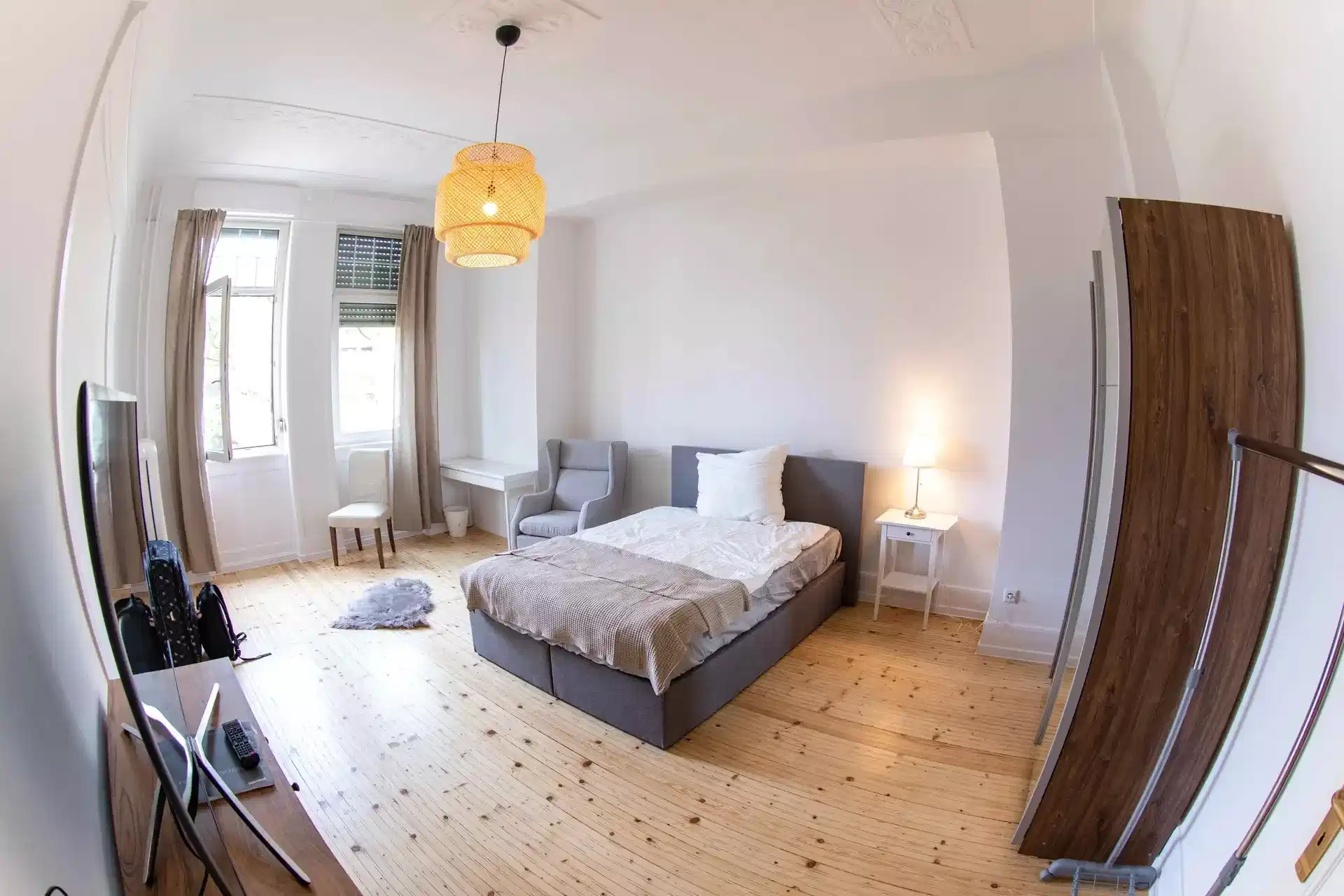 Amenities?w=400&h=260&fit=crop&q=40&auto=format&trim=auto