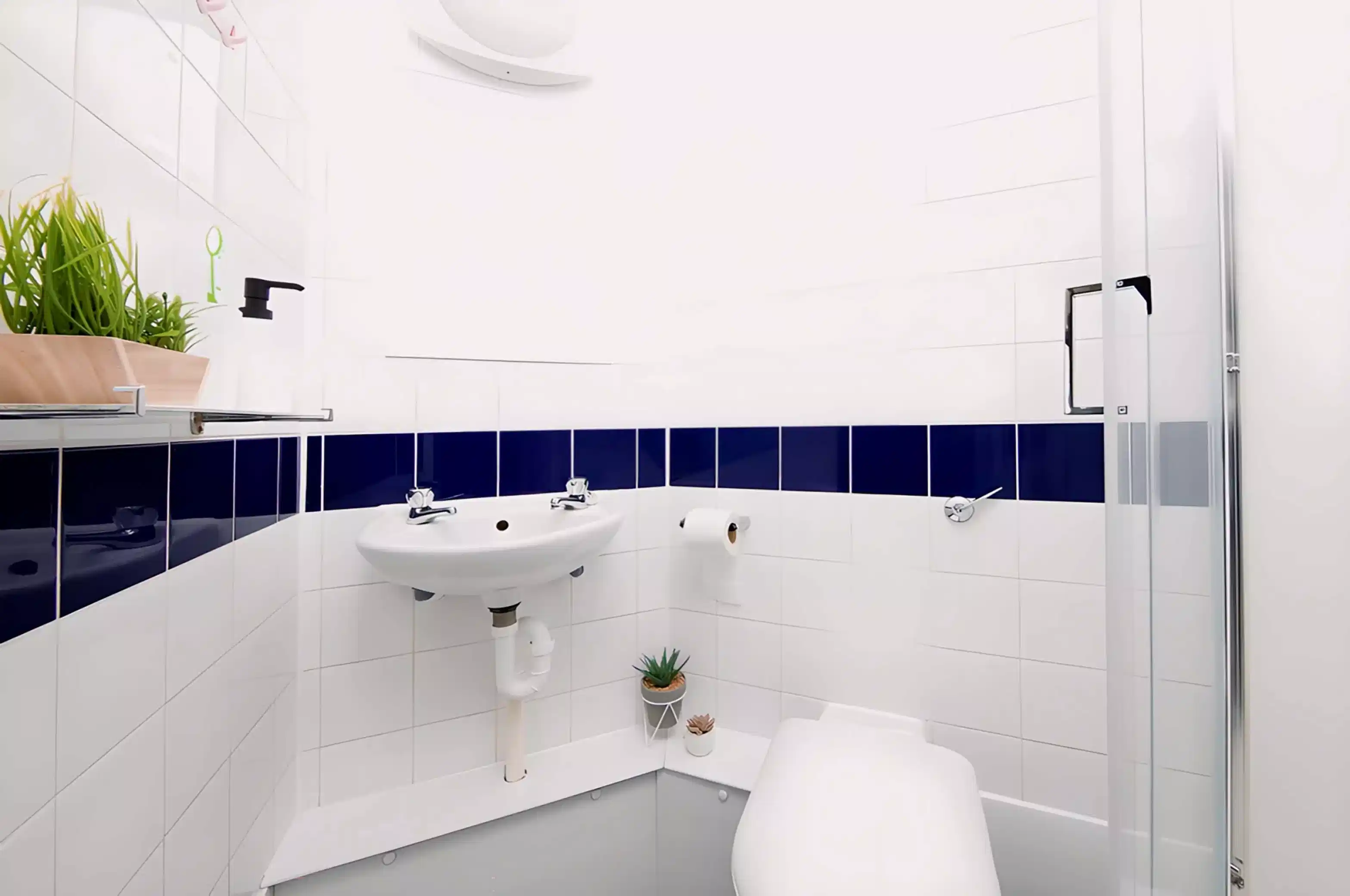 Common Area?w=400&h=260&fit=crop&q=40&auto=format&trim=auto