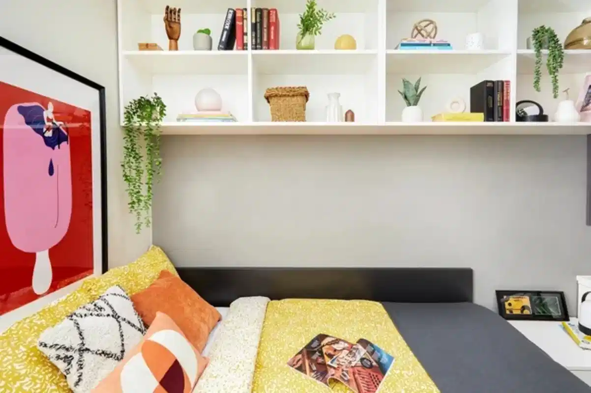 Common Area?w=400&h=260&fit=crop&q=40&auto=format&trim=auto