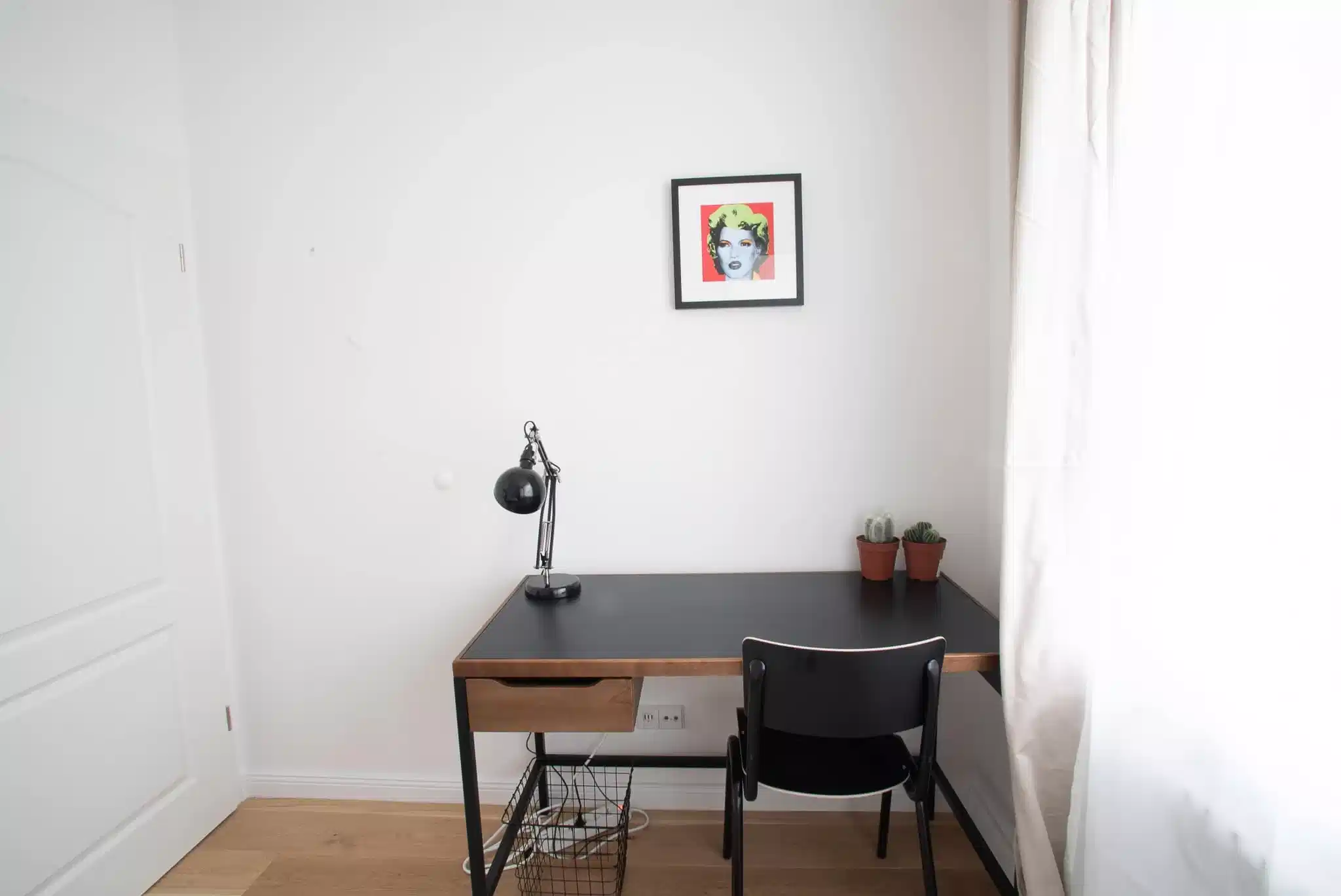 Exterior?w=400&h=260&fit=crop&q=40&auto=format&trim=auto