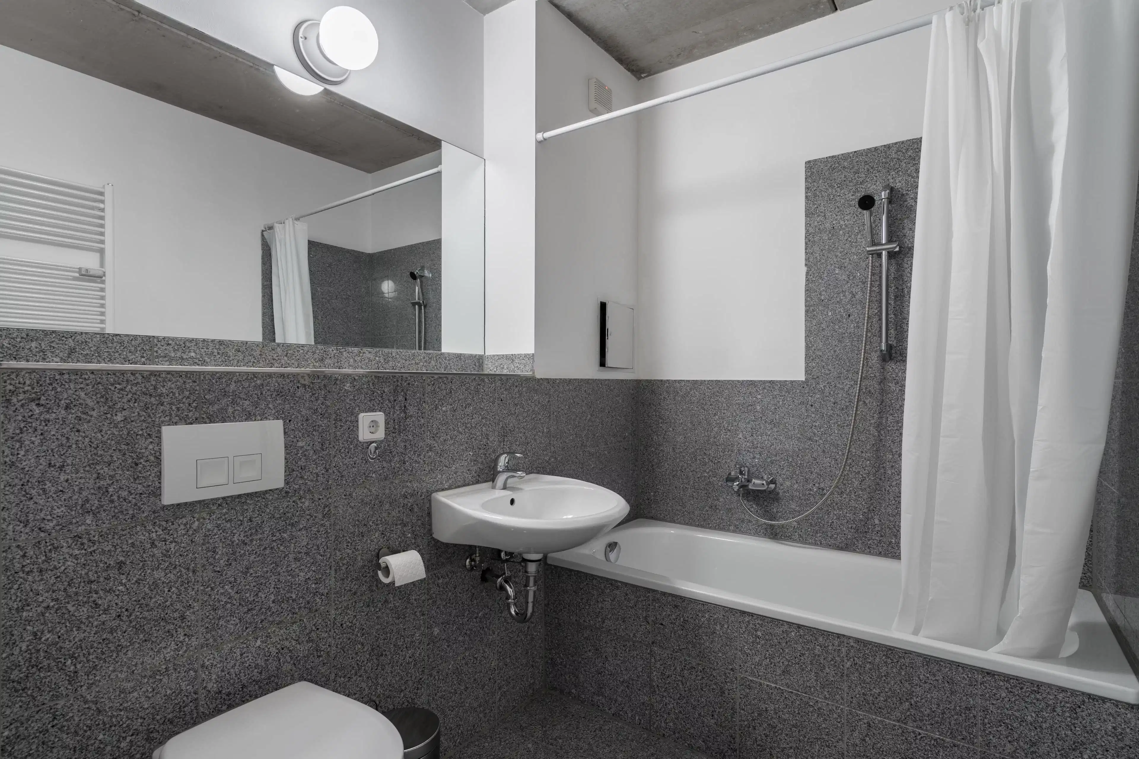 Exterior?w=400&h=260&fit=crop&q=40&auto=format&trim=auto