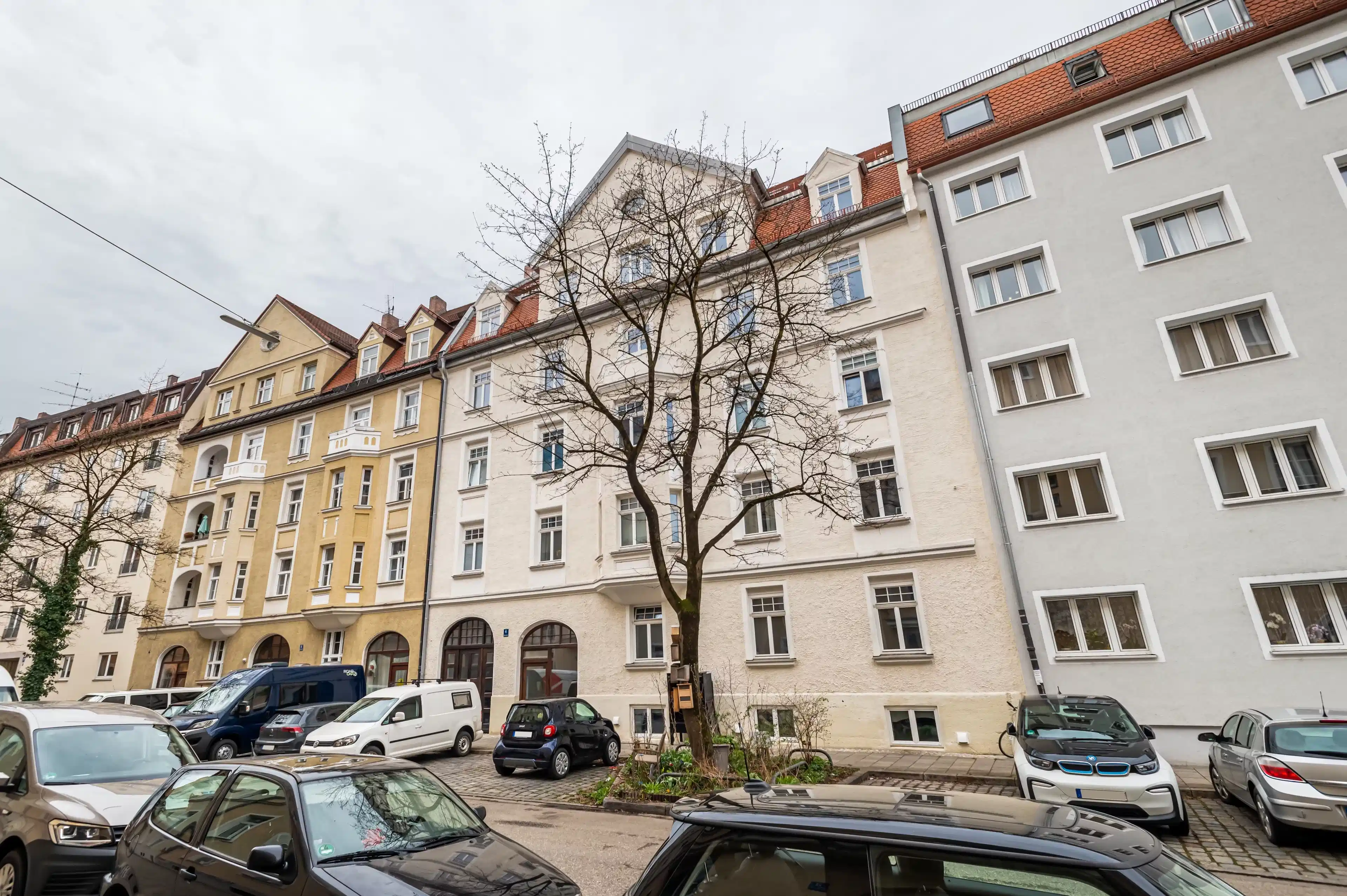 Exterior?w=400&h=260&fit=crop&q=40&auto=format&trim=auto