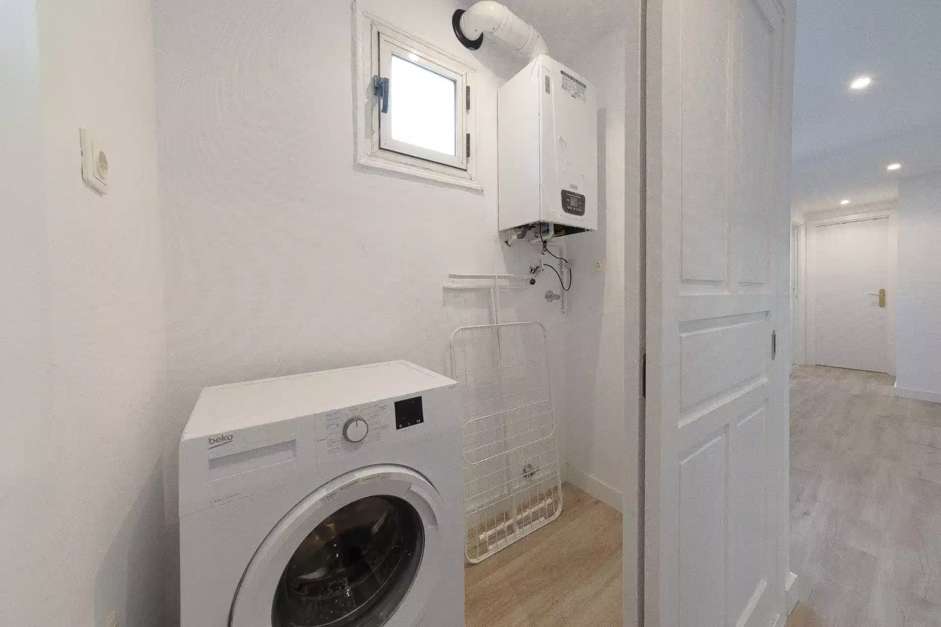 Common Area?w=400&h=260&fit=crop&q=40&auto=format&trim=auto