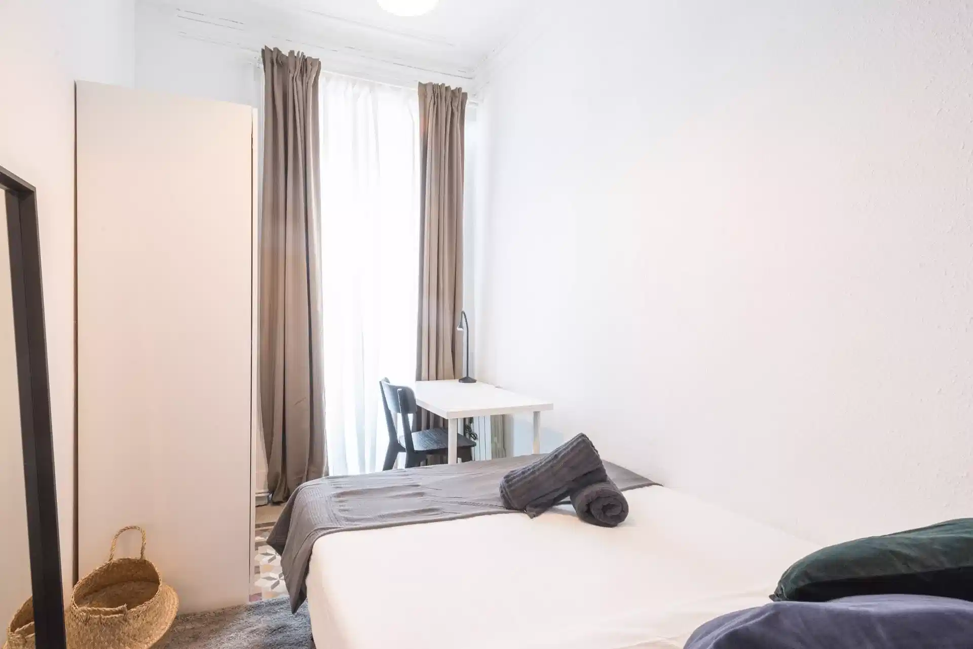 Private Room (00204) - Bedroom?w=400&h=260&fit=crop&q=40&auto=format&trim=auto