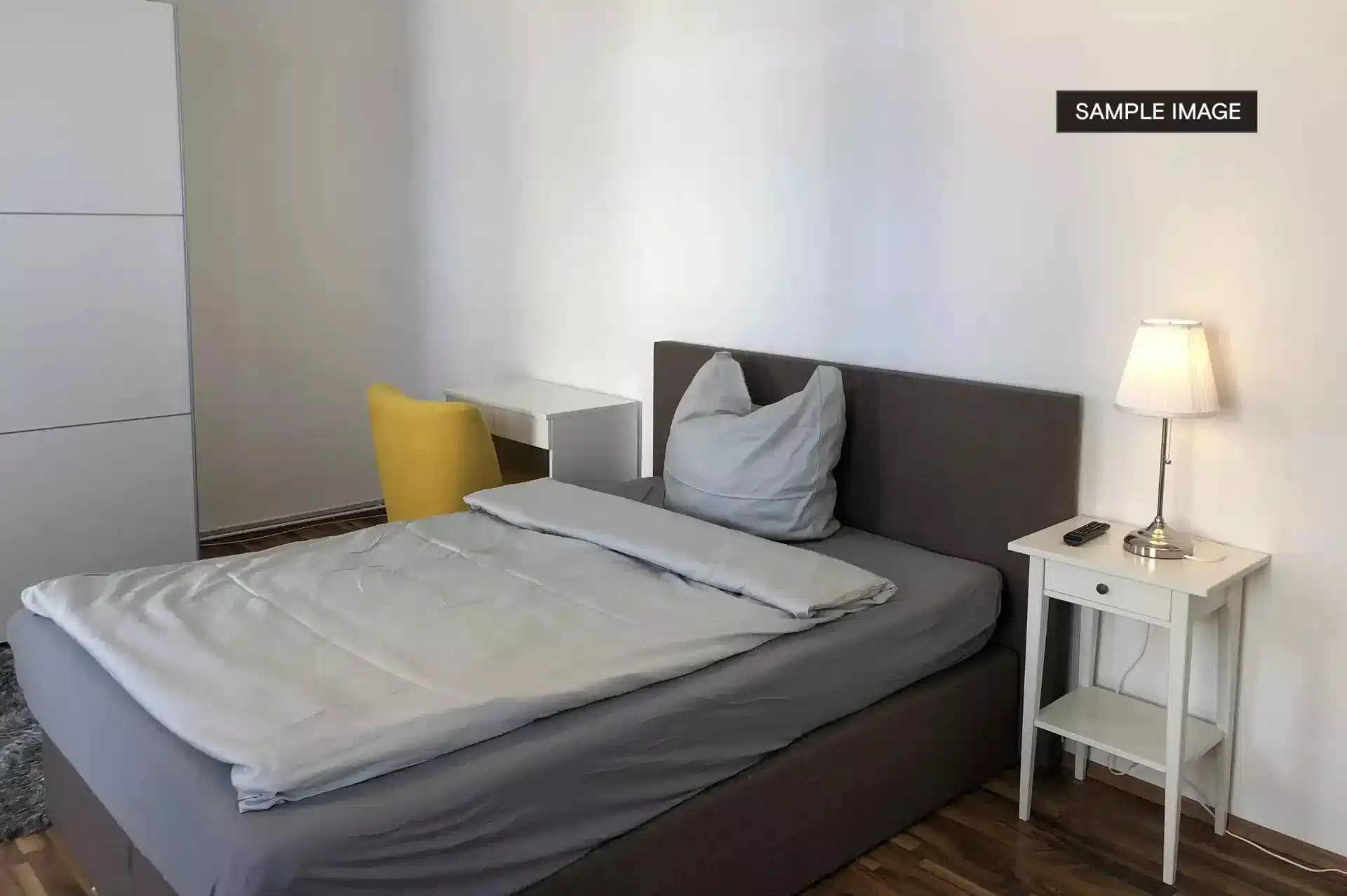 Exterior?w=400&h=260&fit=crop&q=40&auto=format&trim=auto