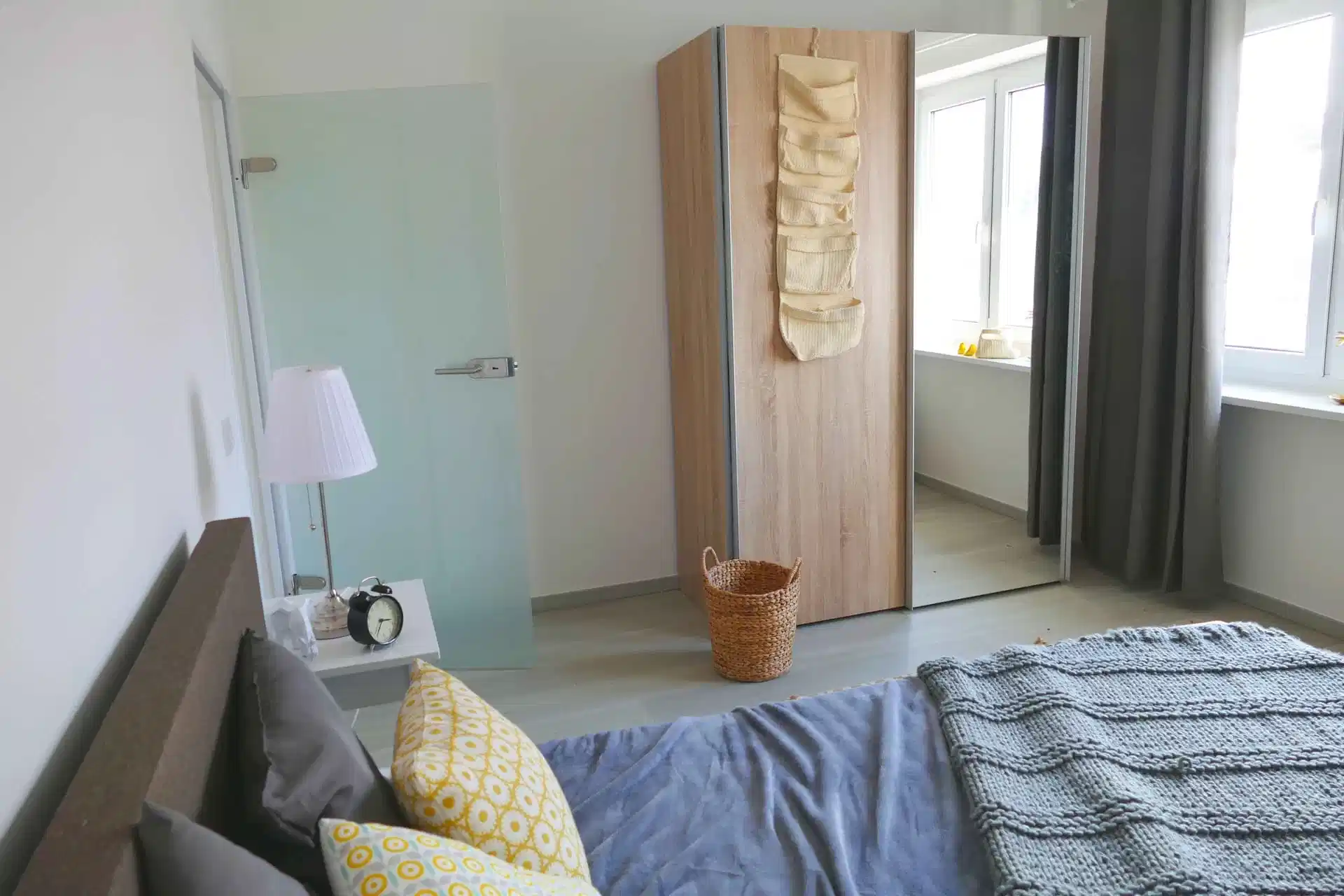 Exterior?w=400&h=260&fit=crop&q=40&auto=format&trim=auto