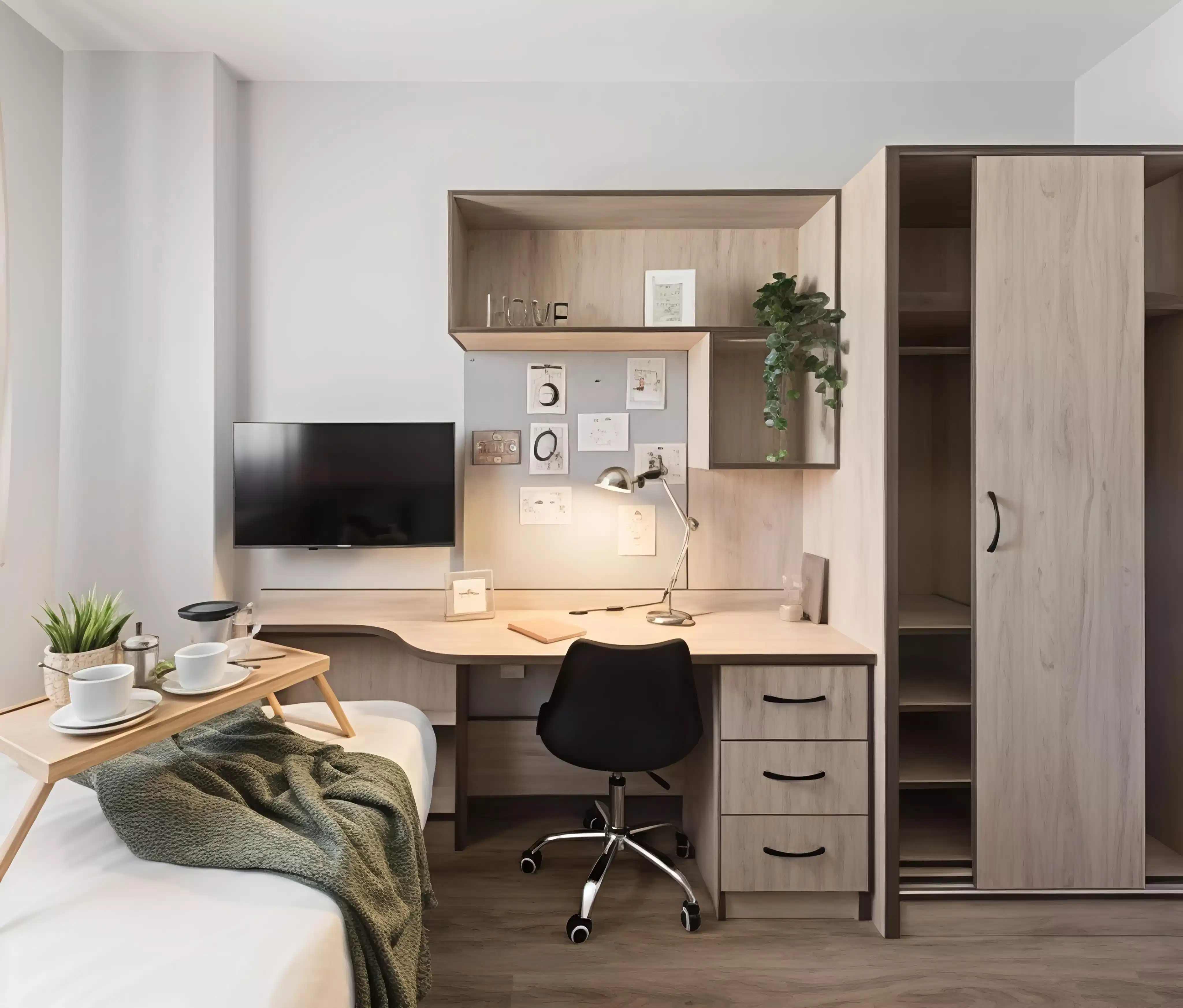 Exterior?w=400&h=260&fit=crop&q=40&auto=format&trim=auto