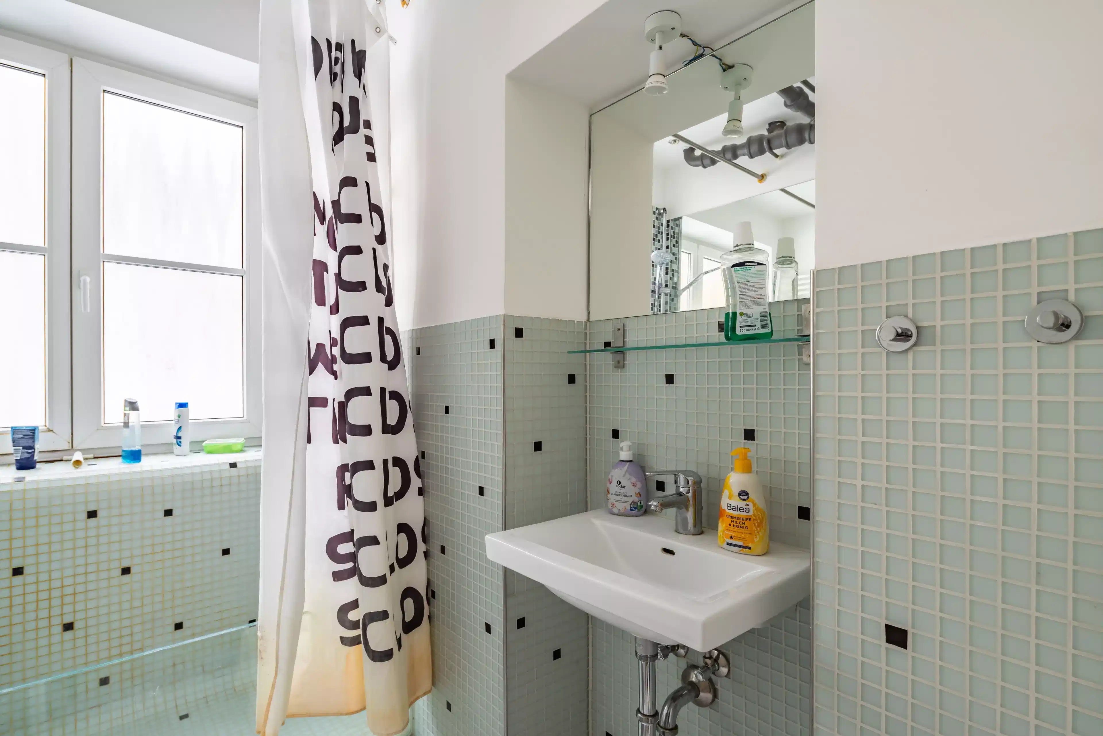 Exterior?w=400&h=260&fit=crop&q=40&auto=format&trim=auto